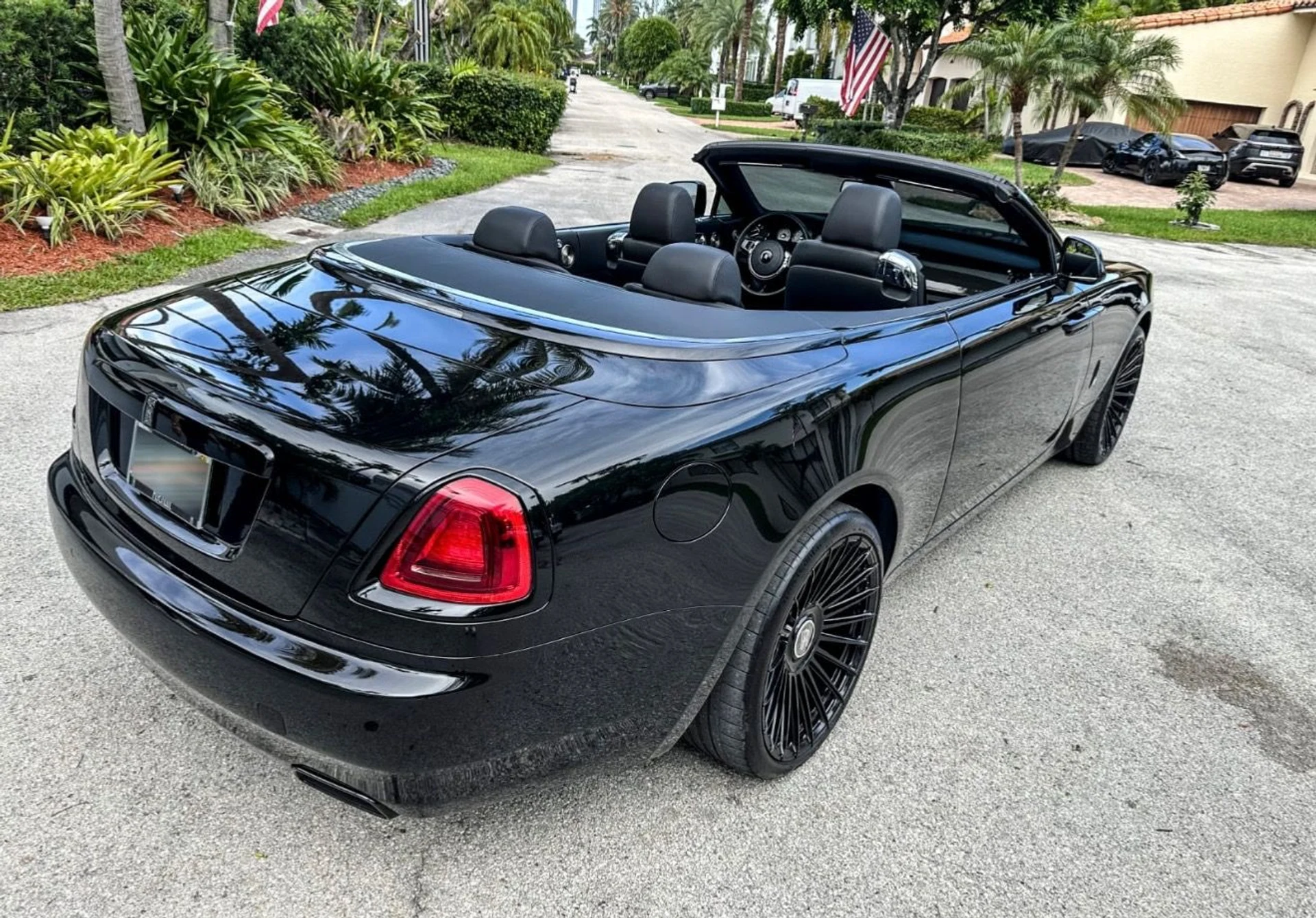 mph010_3987147596_Used_2020_Rolls_Royce_Dawn_Black_Badge_1765830389_2e1295b48f