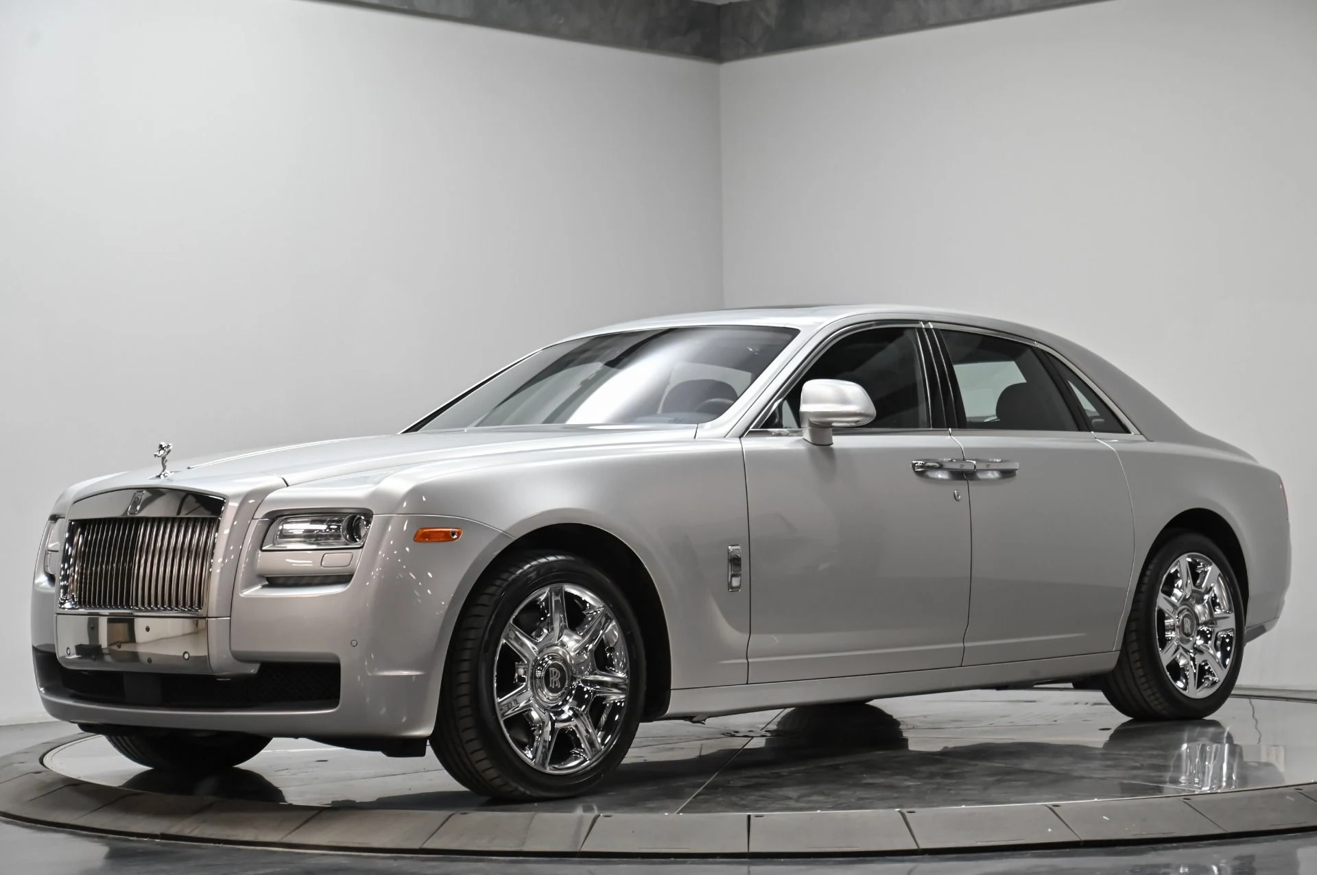 mph010_3989618972_Used_2012_Rolls_Royce_Ghost_1757528739_f33f51ab61