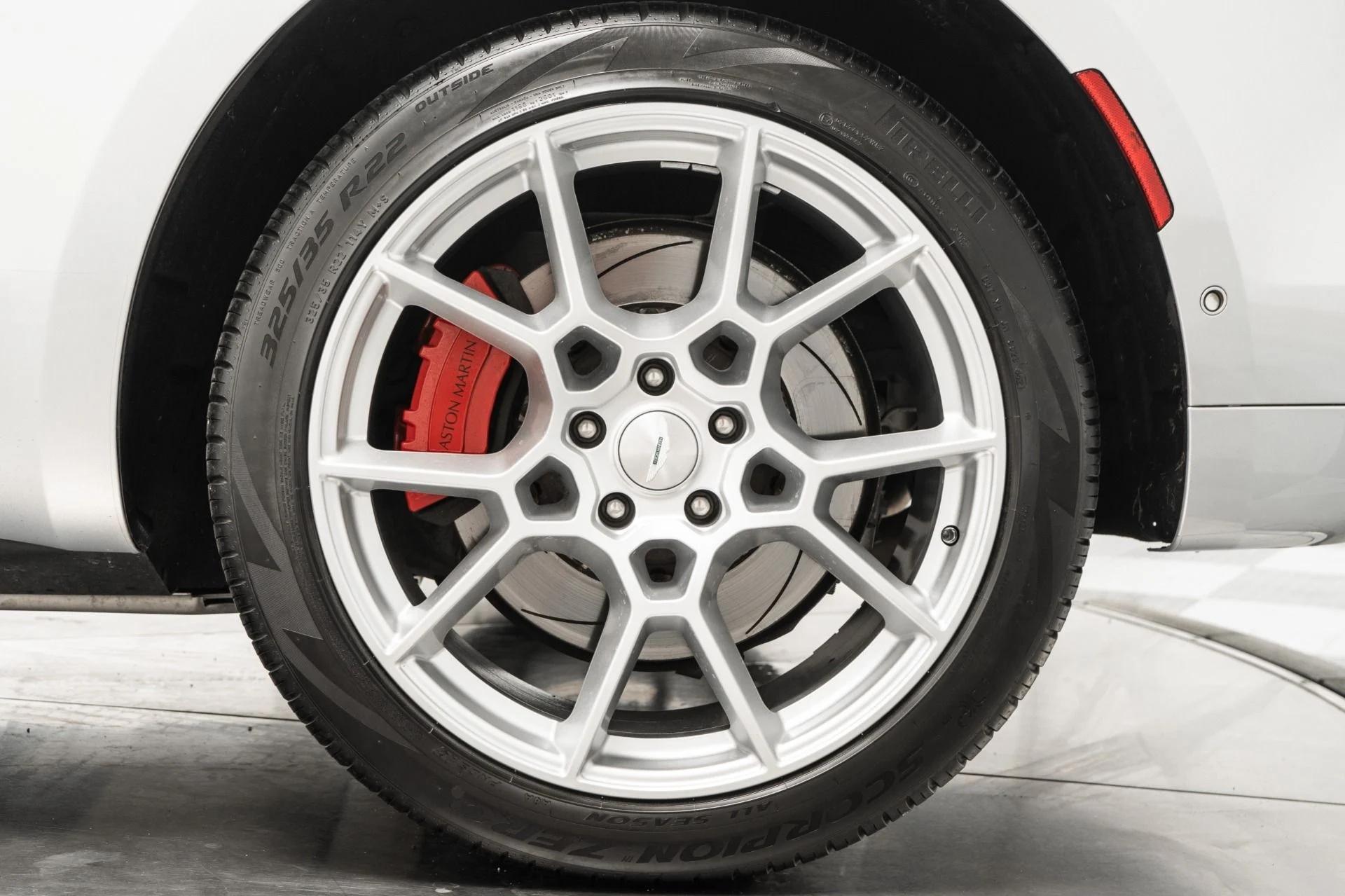 mph010_3994407374_Used_2022_Aston_Martin_DBX_Inspire_Interior_Panoramic_Glass_Roof_1768577426_31ecfcf33b