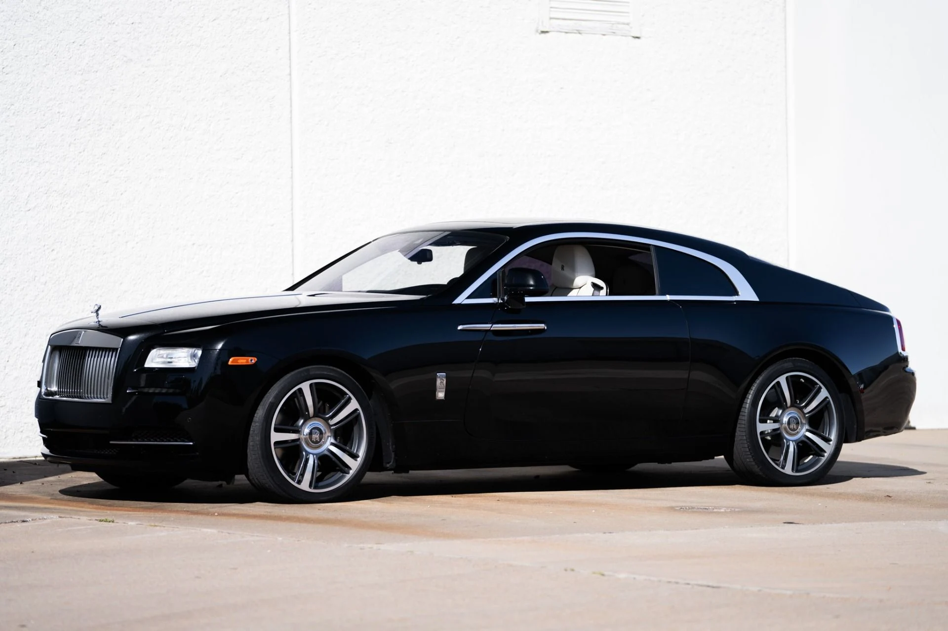 mph010_3995270300_Used_2014_Rolls_Royce_Wraith_1761760080_a3ae8e9d13