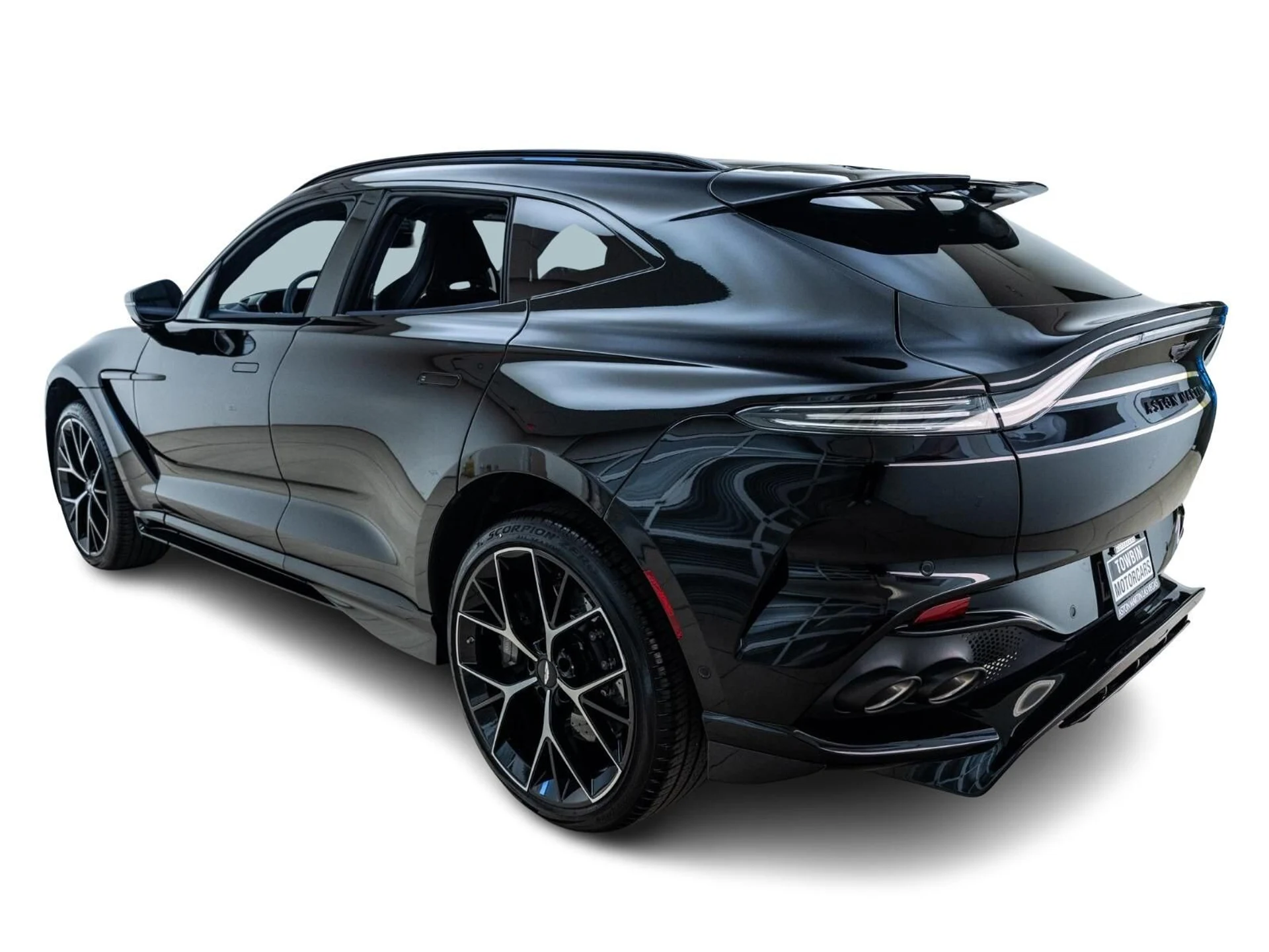 mph010_3995713271_New_2025_Aston_Martin_DBX_707_AWD_1744624286_1d7404f8ea