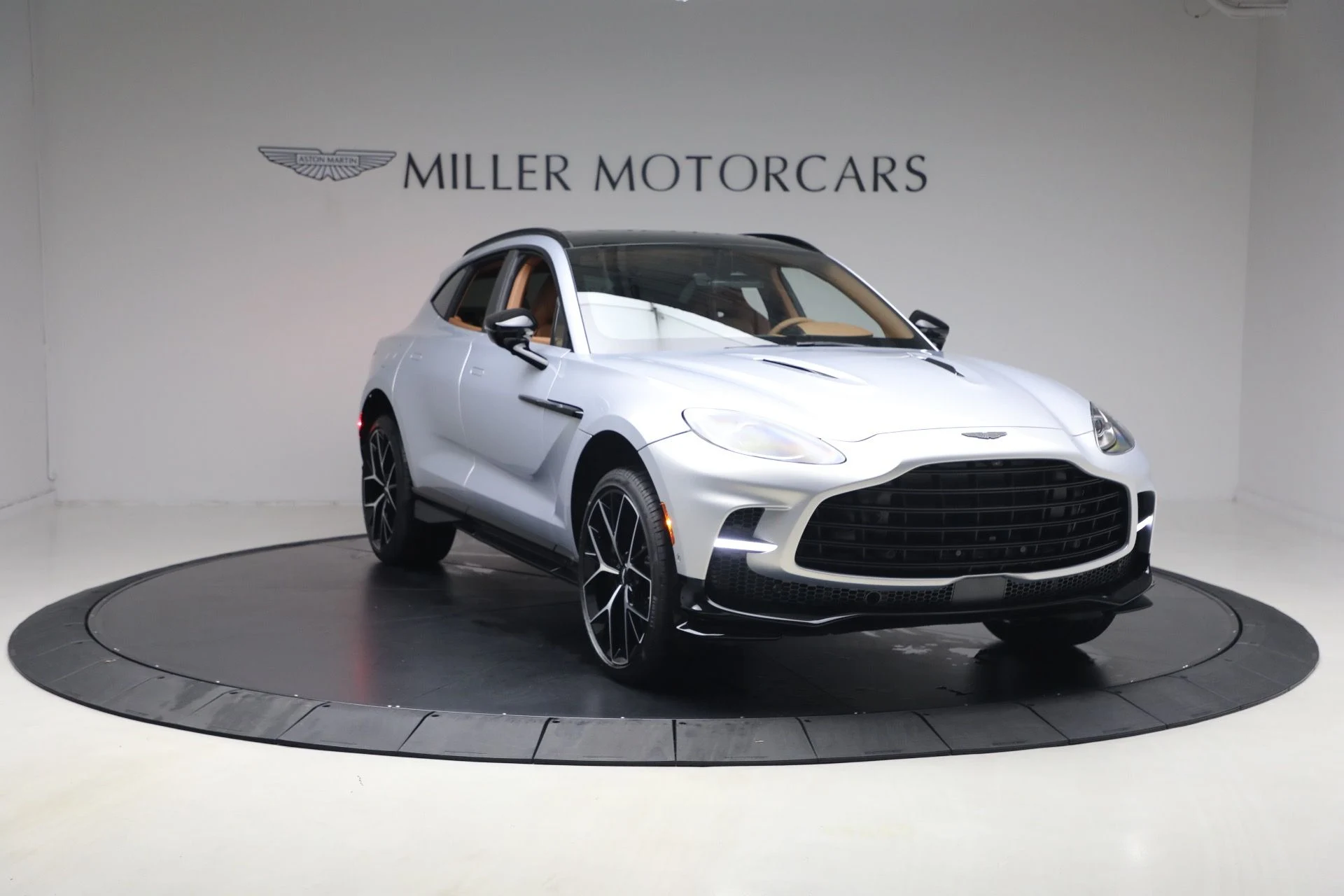 mph010_3996181454_New_2026_Aston_Martin_DBX_707_1767986589_5b1da36091