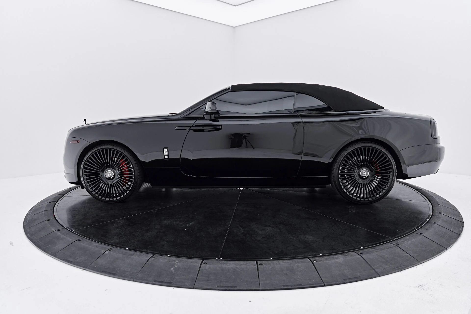 mph010_39975748_Used_2019_Rolls_Royce_Dawn_Base_1790207875_0752695b0c