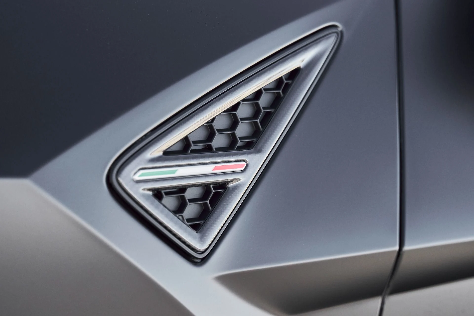 mph010_4004547748_Used_2024_Lamborghini_Urus_Performante_1773367073_1738d4bc08