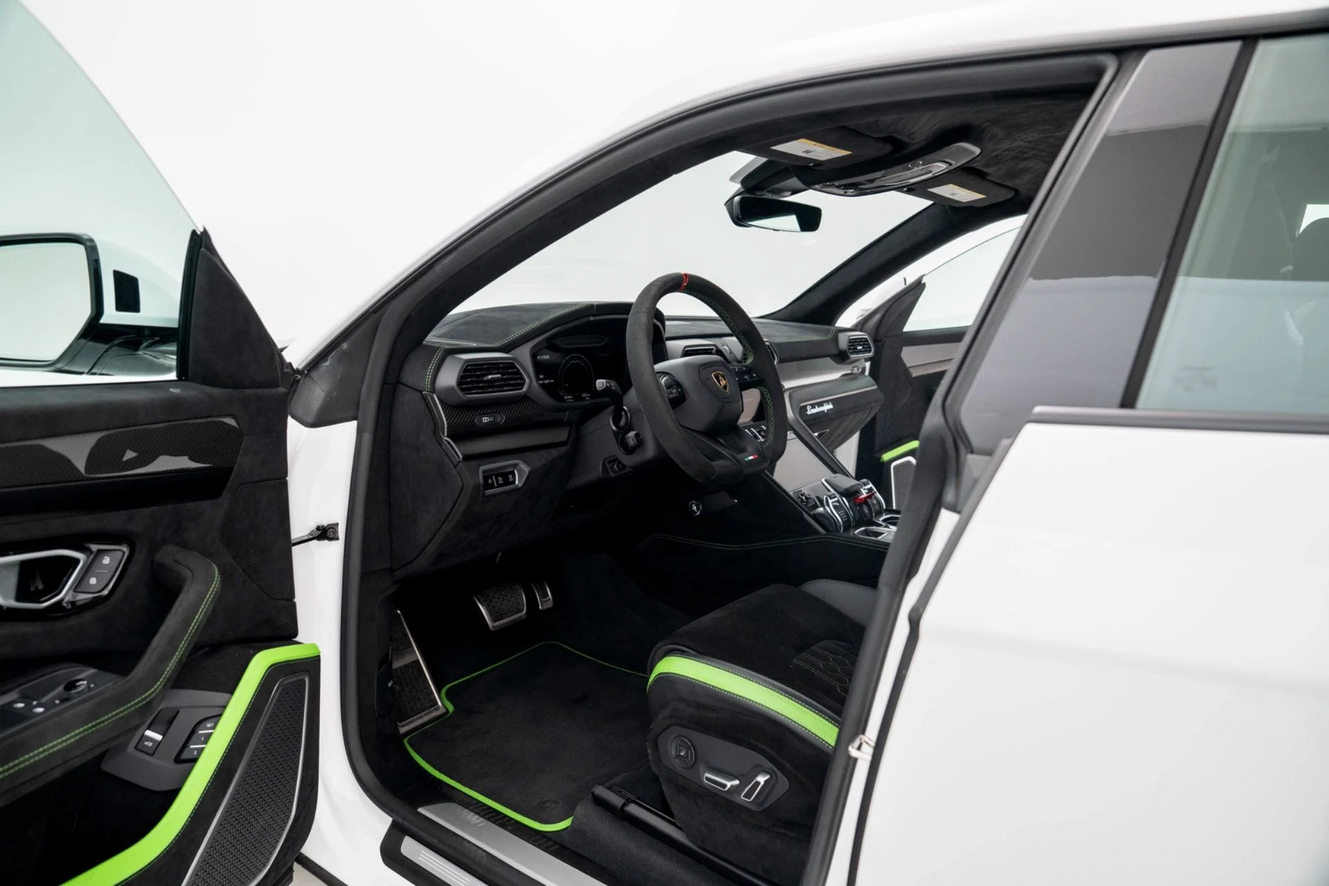 mph010_4011916423_Used_2024_Lamborghini_Urus_Performante_1775674450_0346b051a3