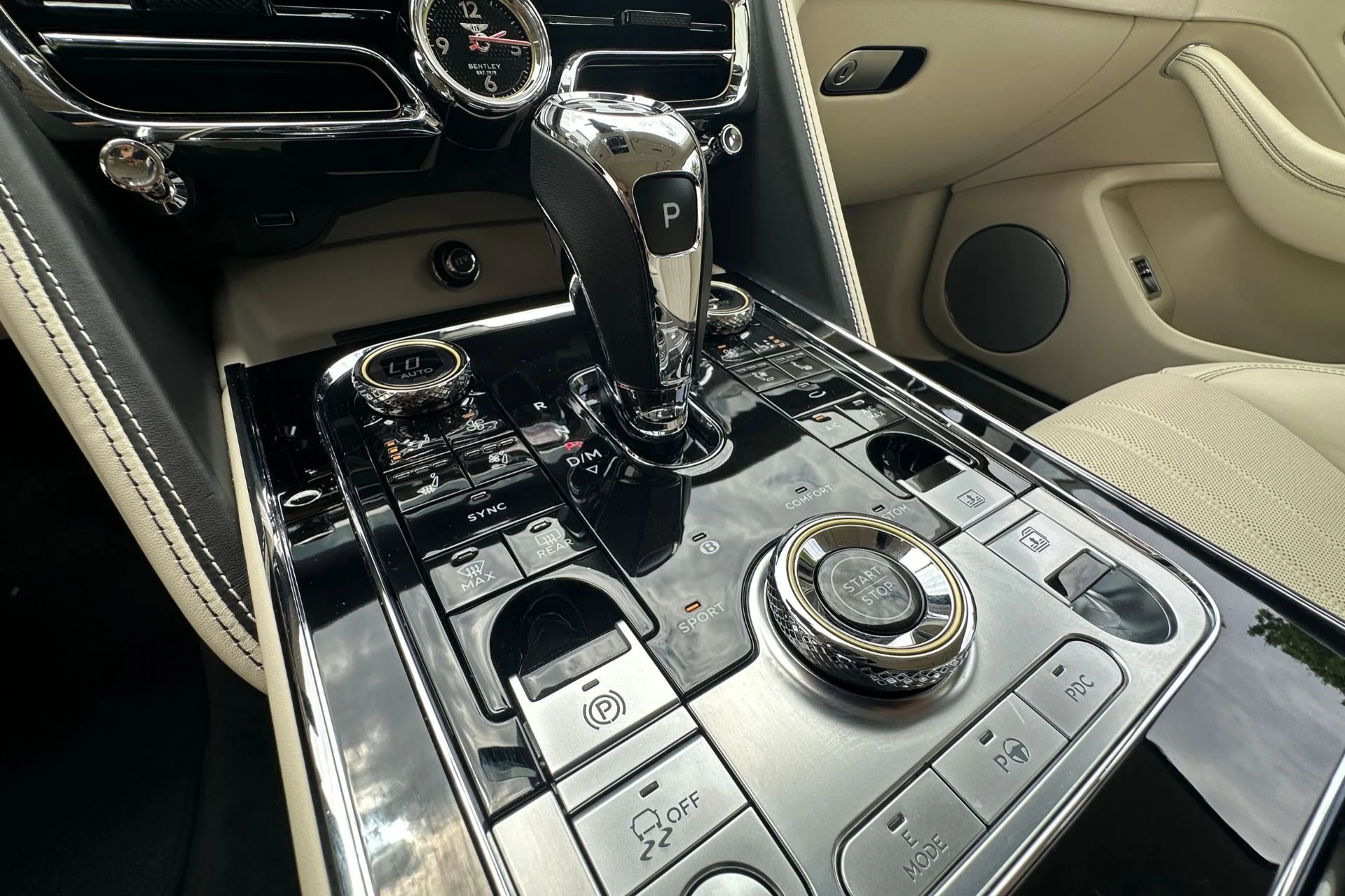 mph010_4016178267_Used_2023_Bentley_Flying_Spur_Hybrid_Hybrid_1782128898_4329d73e9d