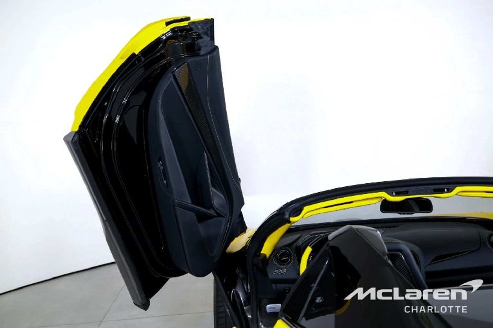 mph010_4020451022_Used_2022_Mc_Laren_765_LT_Spider_8a643f13c1