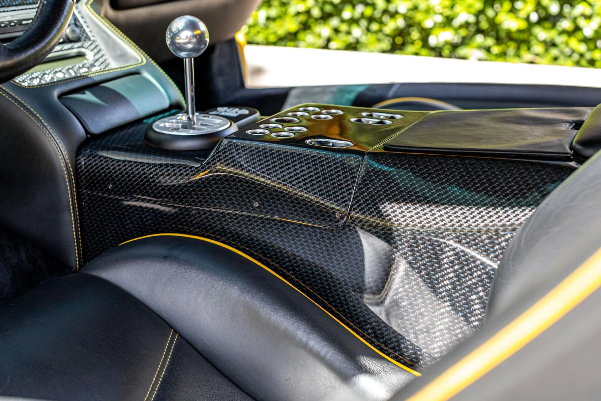 mph010_4046046344_Used_2001_Lamborghini_Diablo_VT_IMMACULATE_CONDITION_W_EXTENSIVE_CARBON_19_K_SERVICE_PERFORMED_1658444927_308cd104f6