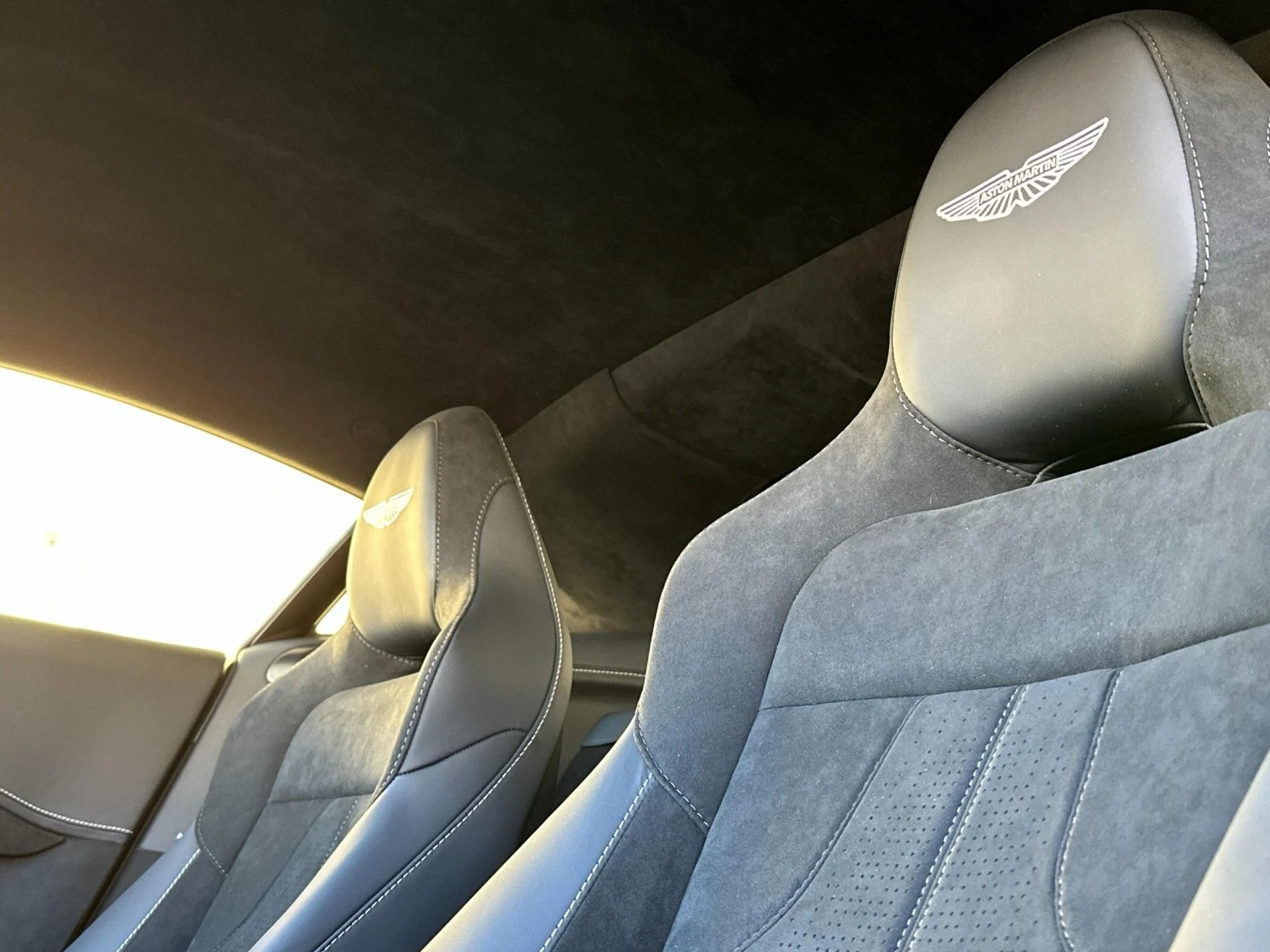 mph010_4052482523_New_2025_Aston_Martin_Vantage_Base_1747424403_2e6be28c85