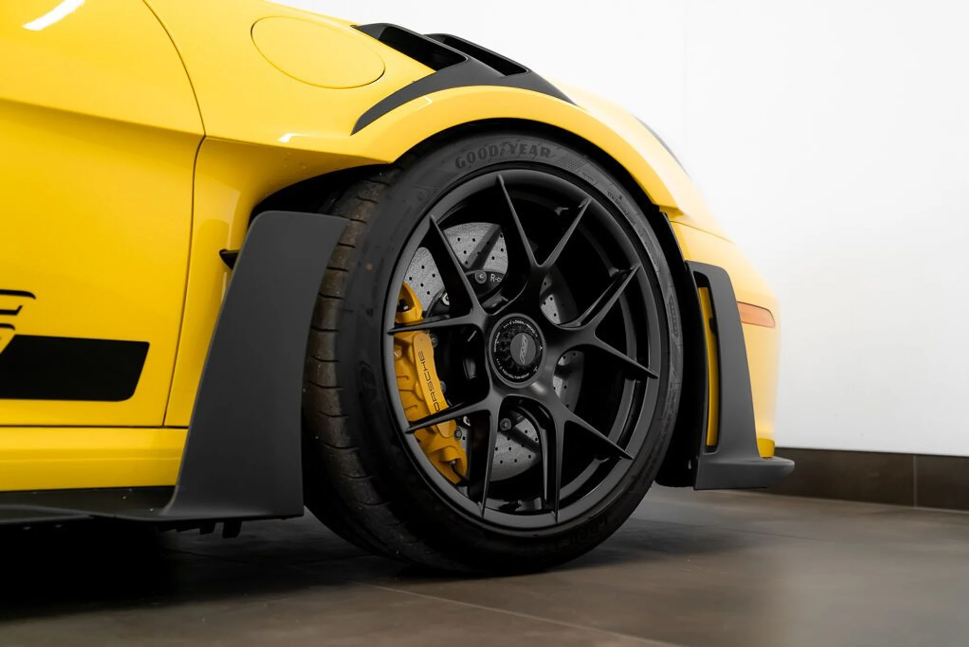 mph010_4058404578_674a2abdeef8e2_77618651_jpg_v_1773863537_5c99610904