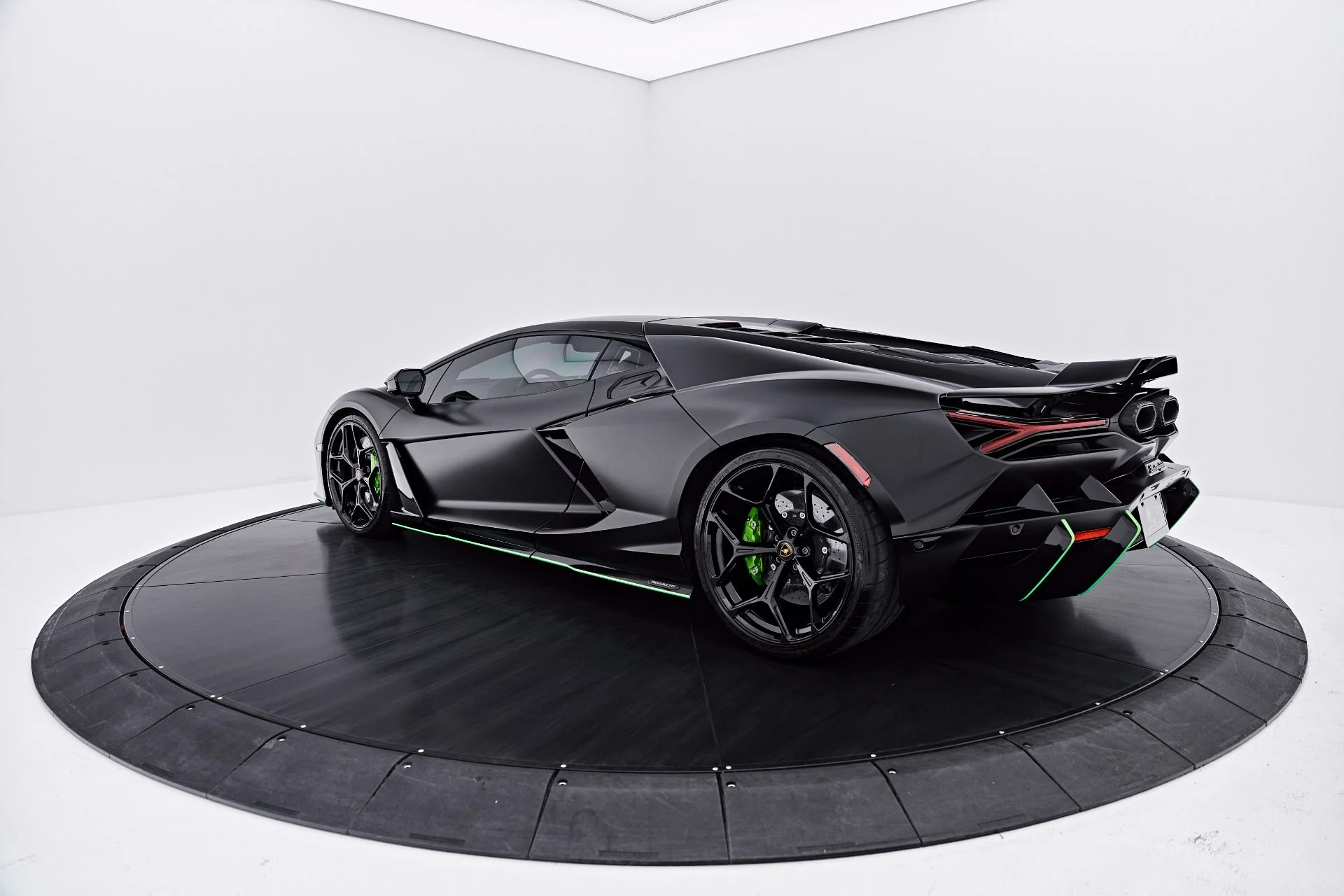mph010_4060826453_Used_2024_Lamborghini_Revuelto_Base_1788040906_d99c37d4e2