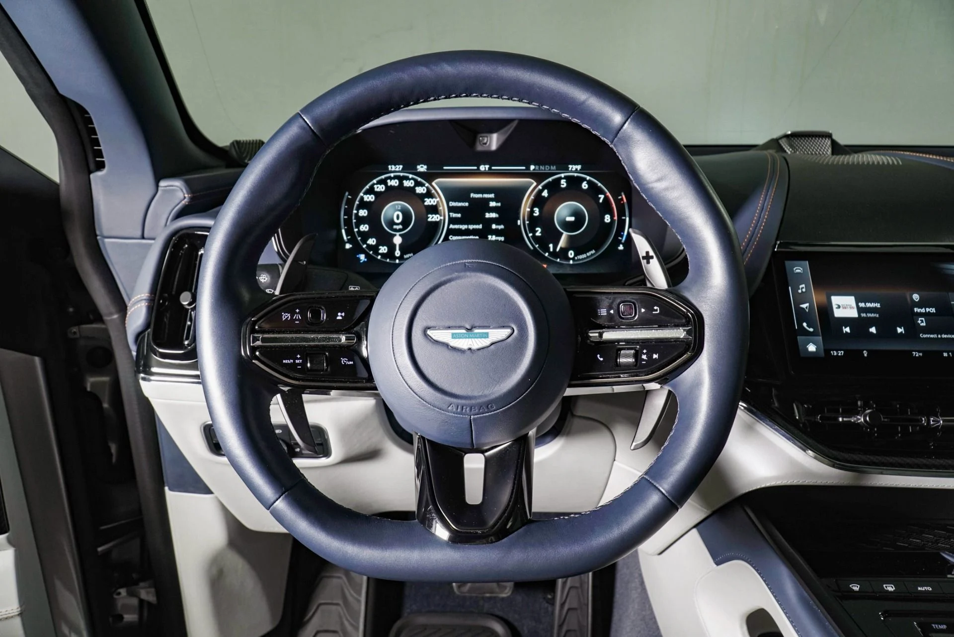 mph010_4071439250_Used_2025_Aston_Martin_DBX_707_1792739128_9749db81e8