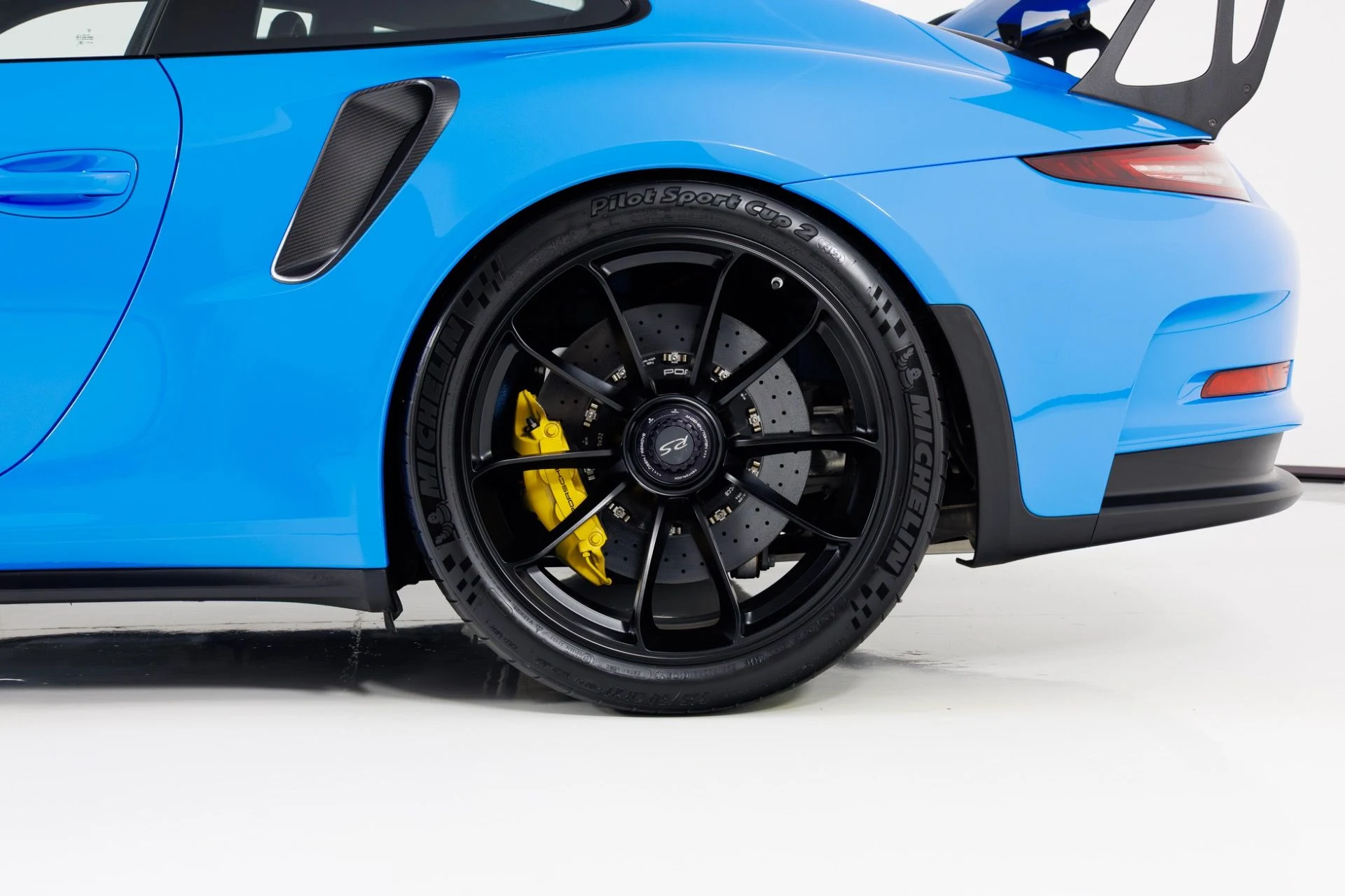 mph010_4075532083_Used_2016_Porsche_911_GT_3_RS_1769037872_820e4811a5