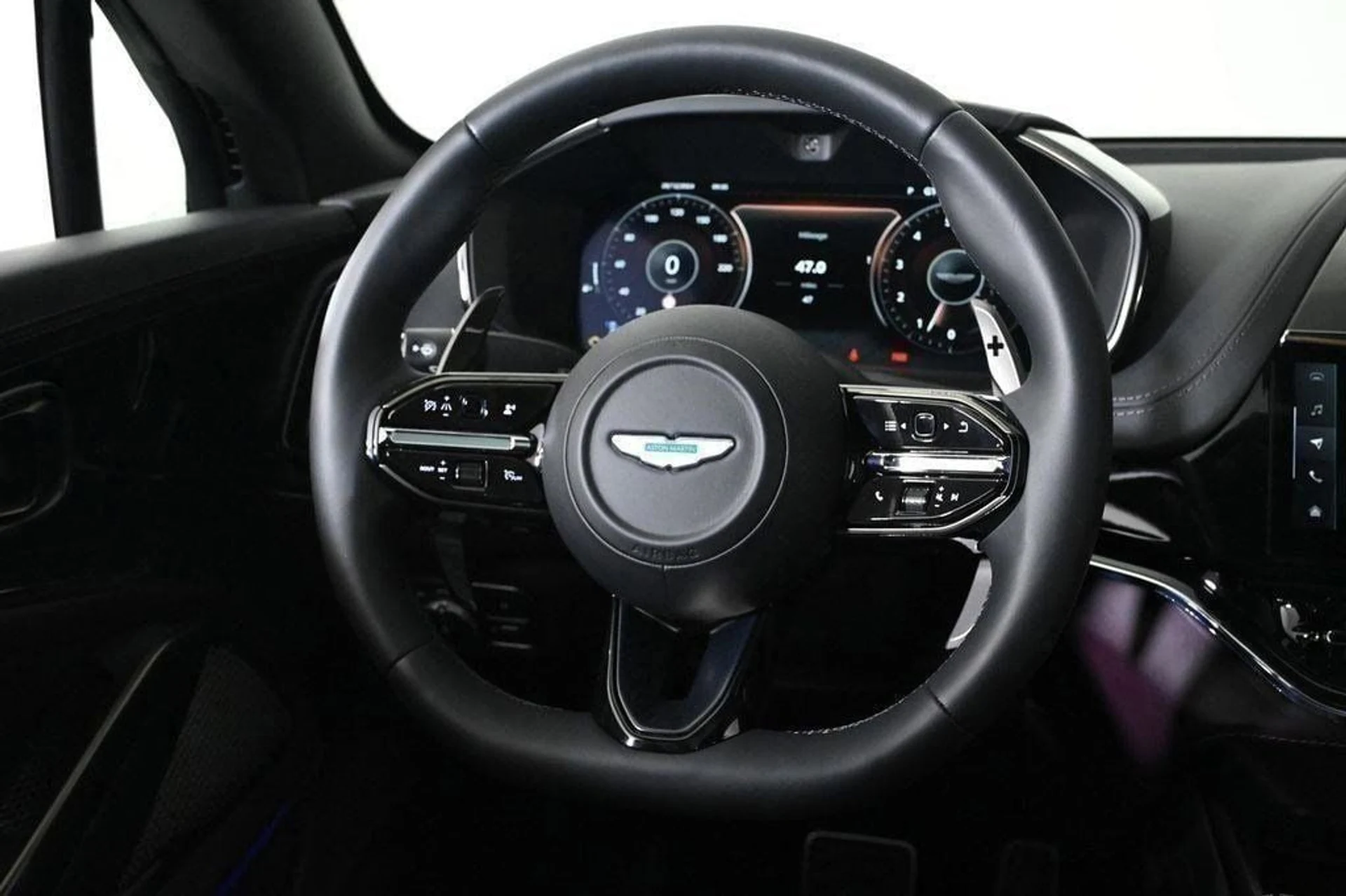 mph010_4080847499_new_2025_aston_martin_dbx_707awd_11350_22854661_10_1024_ac29078e15