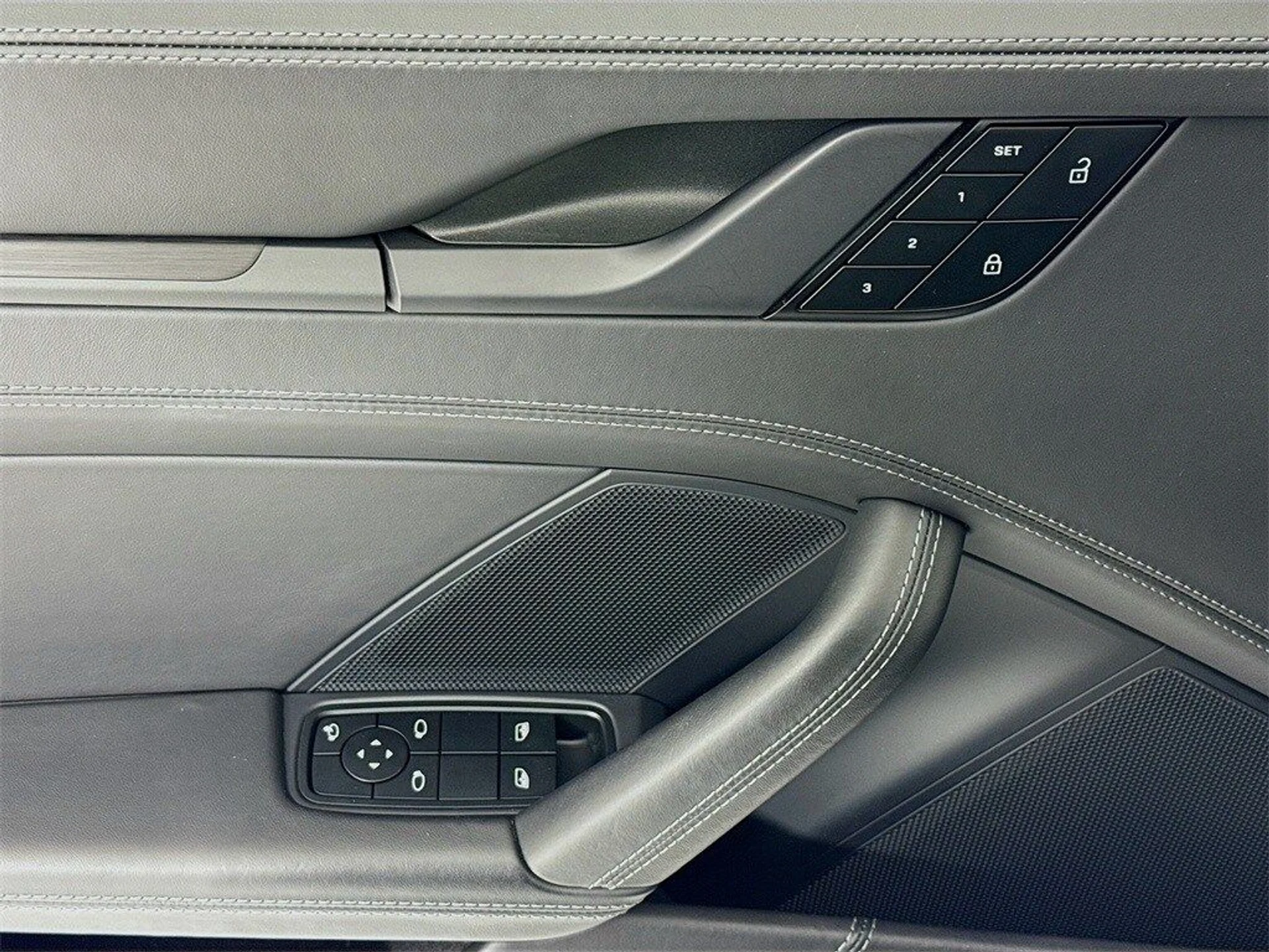 mph010_4084195897_89bf690a0cfff8451ebb710a71e870f9x_fc3367976e