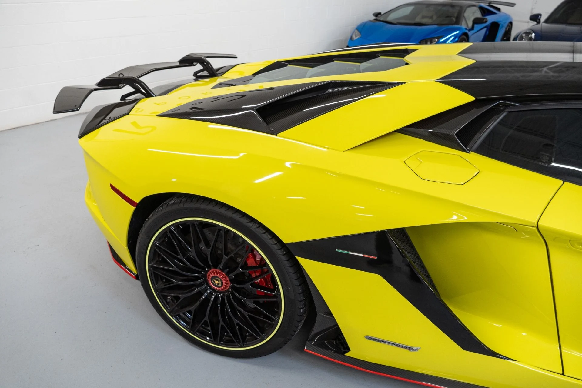 mph010_4084678364_Used_2018_Lamborghini_Aventador_LP_740_4_S_1768935855_9c1d16c988