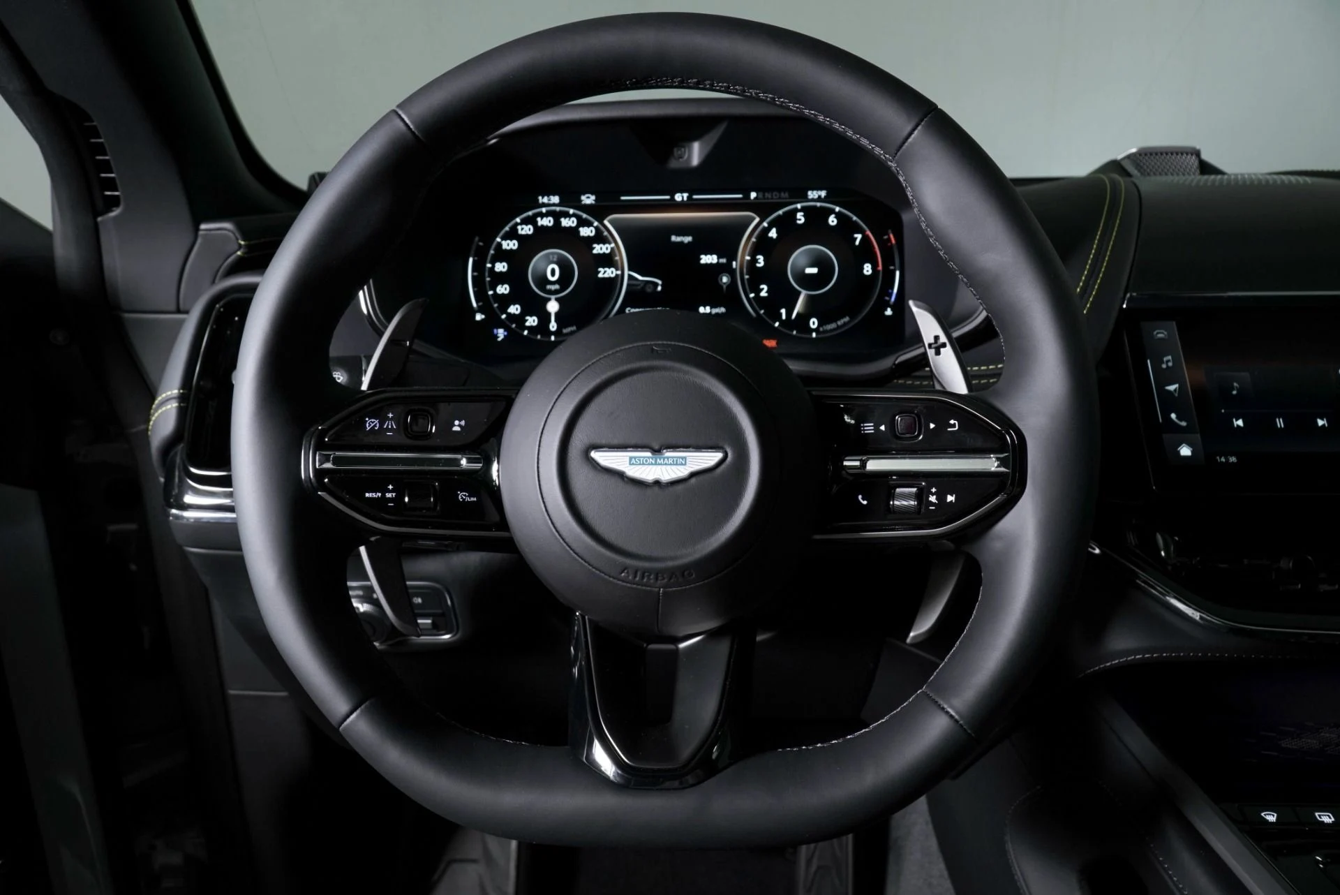 mph010_4090756343_New_2026_Aston_Martin_DBX_707_1767899119_a6f1907e4c