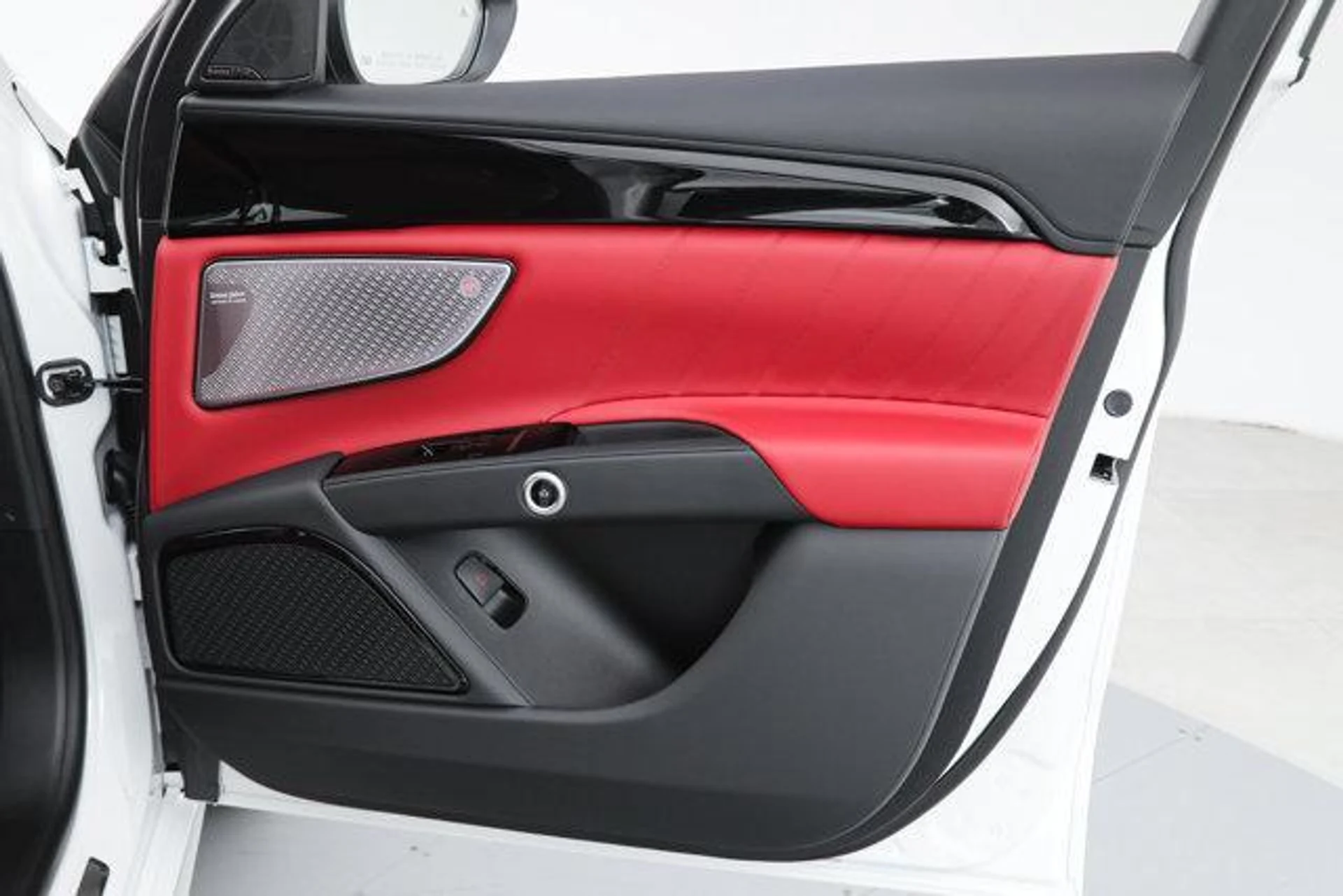 mph010_4093598460_df_EY_1_Gbg774zogghp_N7_Lz_Ljc8_ZQ_5fba469d42