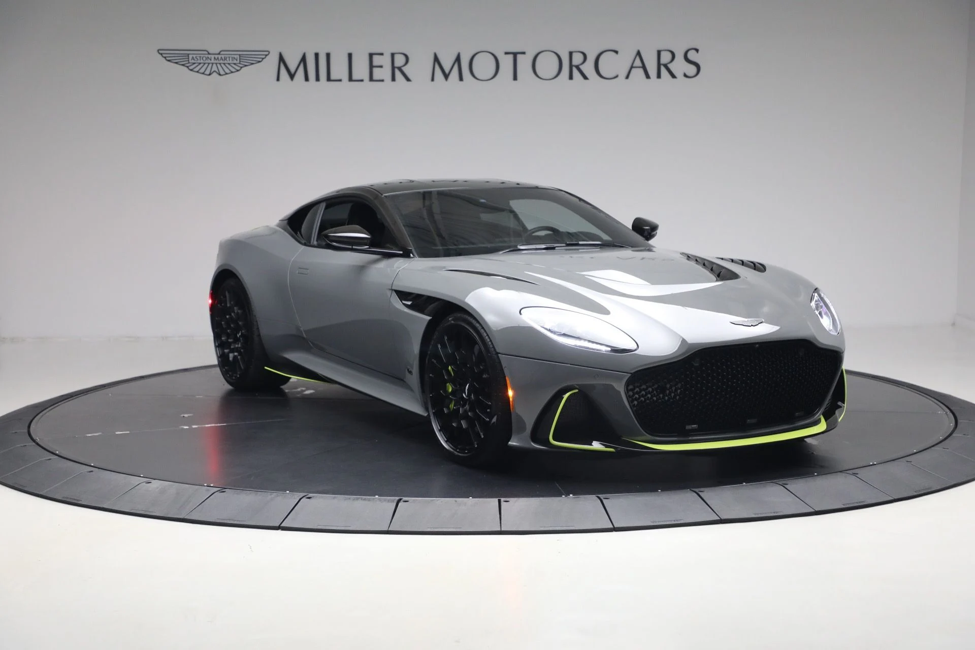 mph010_4094839562_Used_2023_Aston_Martin_DBS_770_Ultimate_1786363397_9aa0552f17