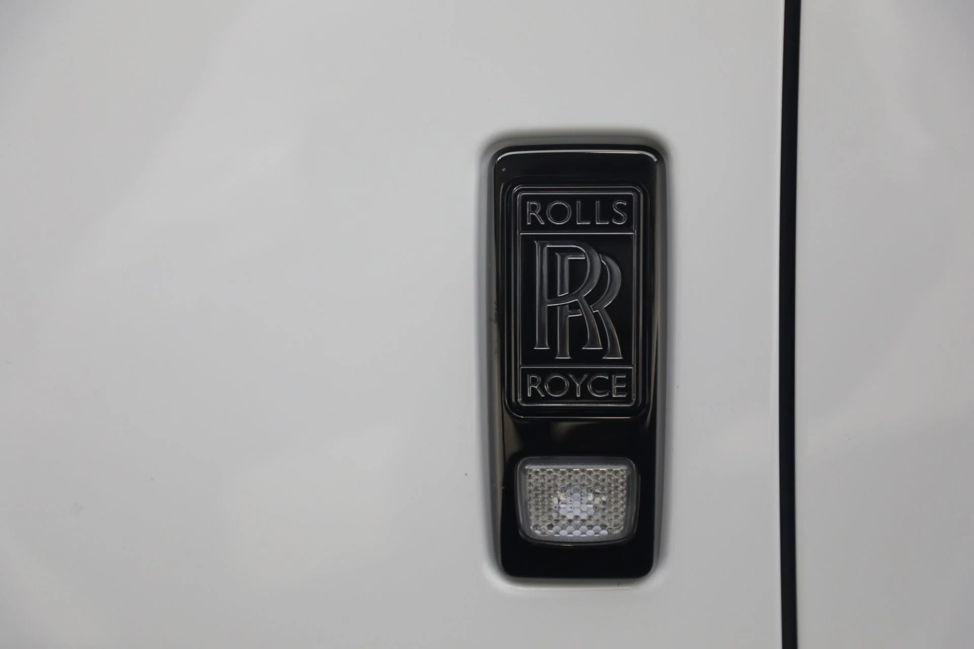 mph010_4096745535_New_2027_Rolls_Royce_Black_Badge_Ghost_887381e552