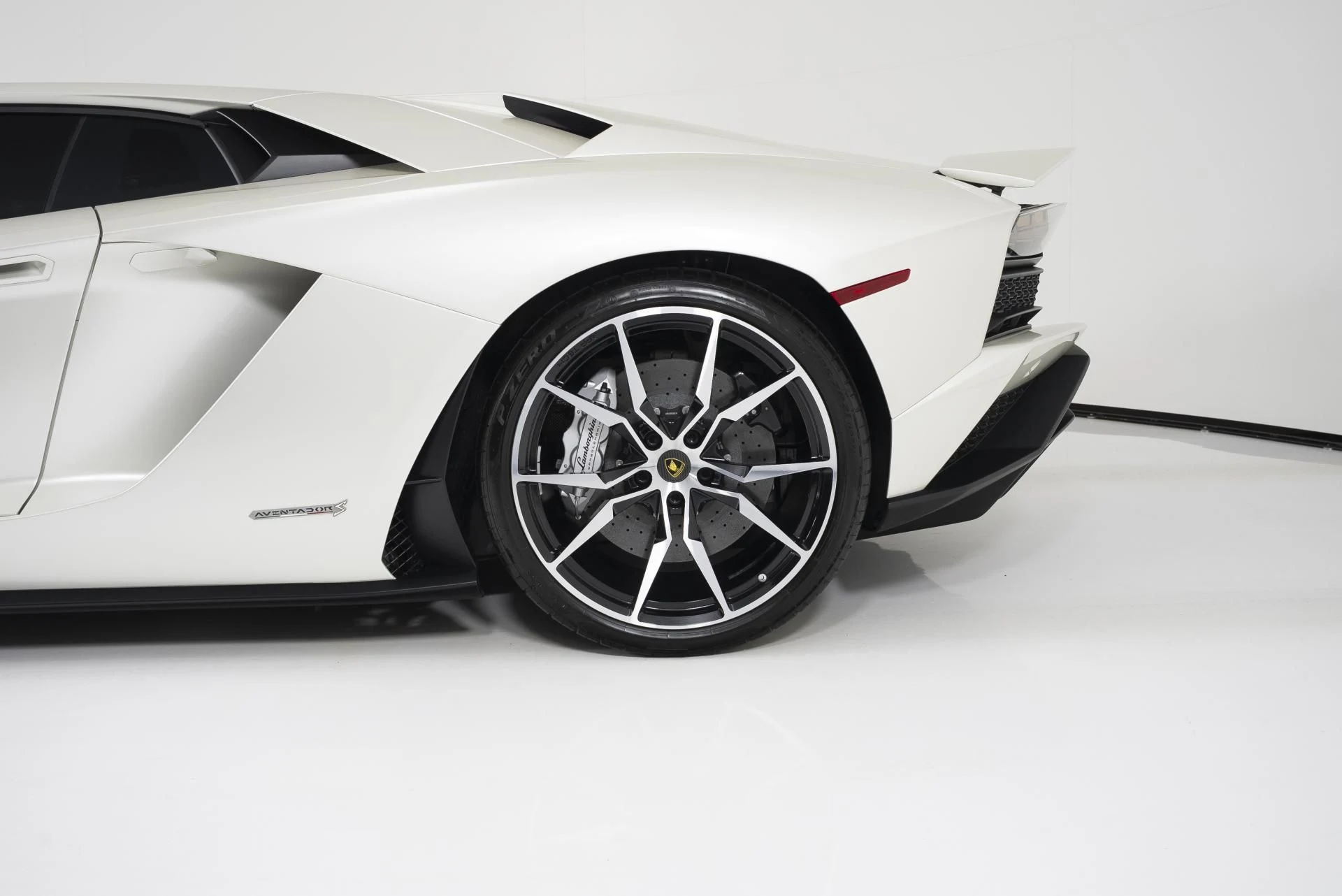 mph010_4108815325_Used_2018_Lamborghini_Aventador_LP_740_4_S_1752175703_993f9e67bd