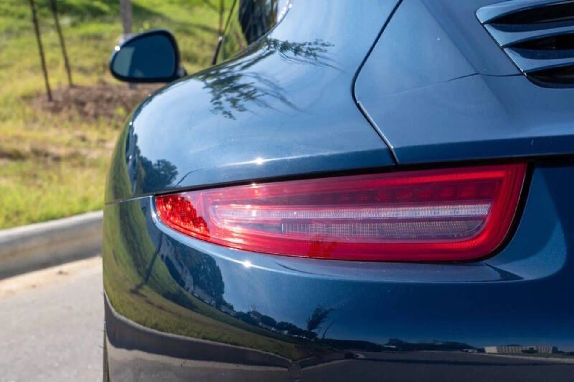 mph010_4109441655_2013_porsche_911_carrera_2dr_coupe_86787a3549