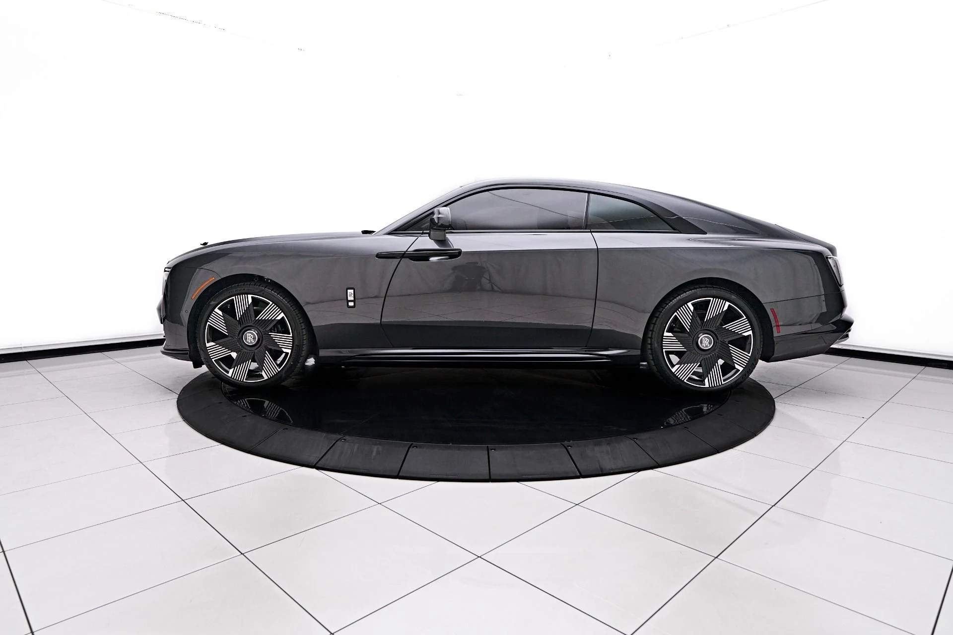 mph010_4109552337_Used_2025_Rolls_Royce_Spectre_1755107741_4df9dfb56f