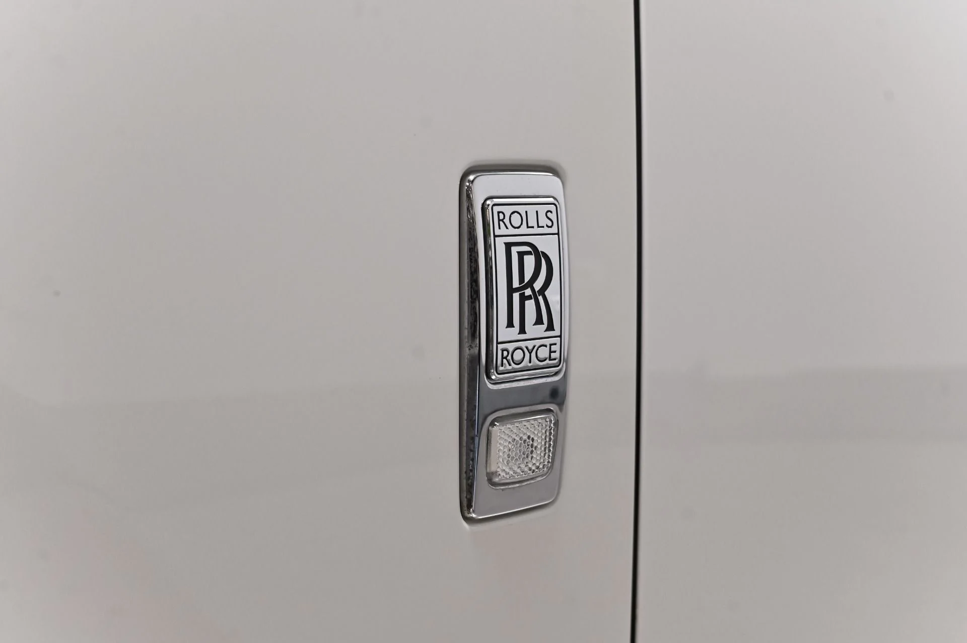 mph010_4112816788_Used_2017_Rolls_Royce_Ghost_Base_1793114215_9bc5e091df