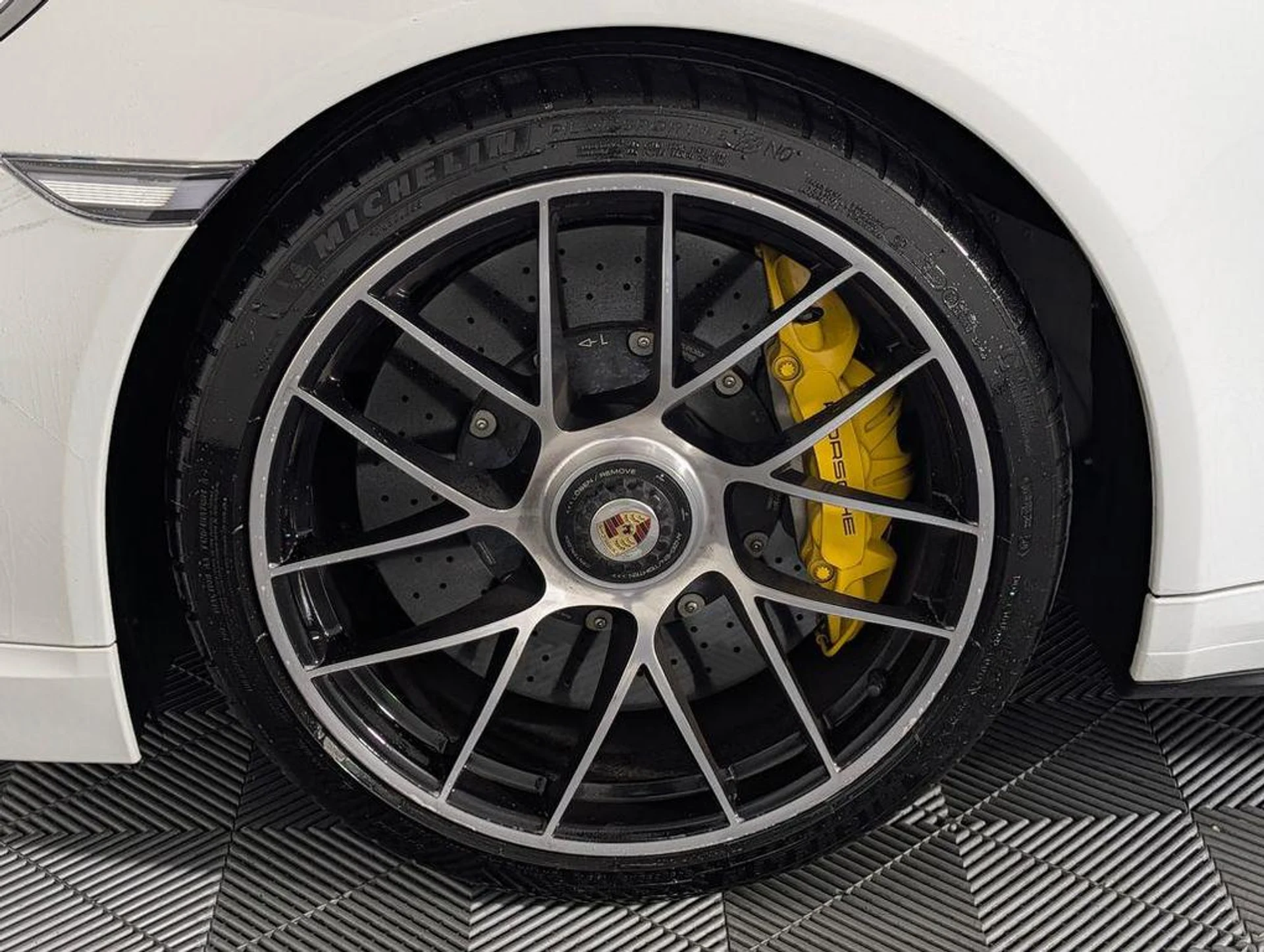 mph010_4116122129_uu0js_C9_G_Ngvyu_Ca1_OS_1hcrxeb8g_a7b1e81f0d