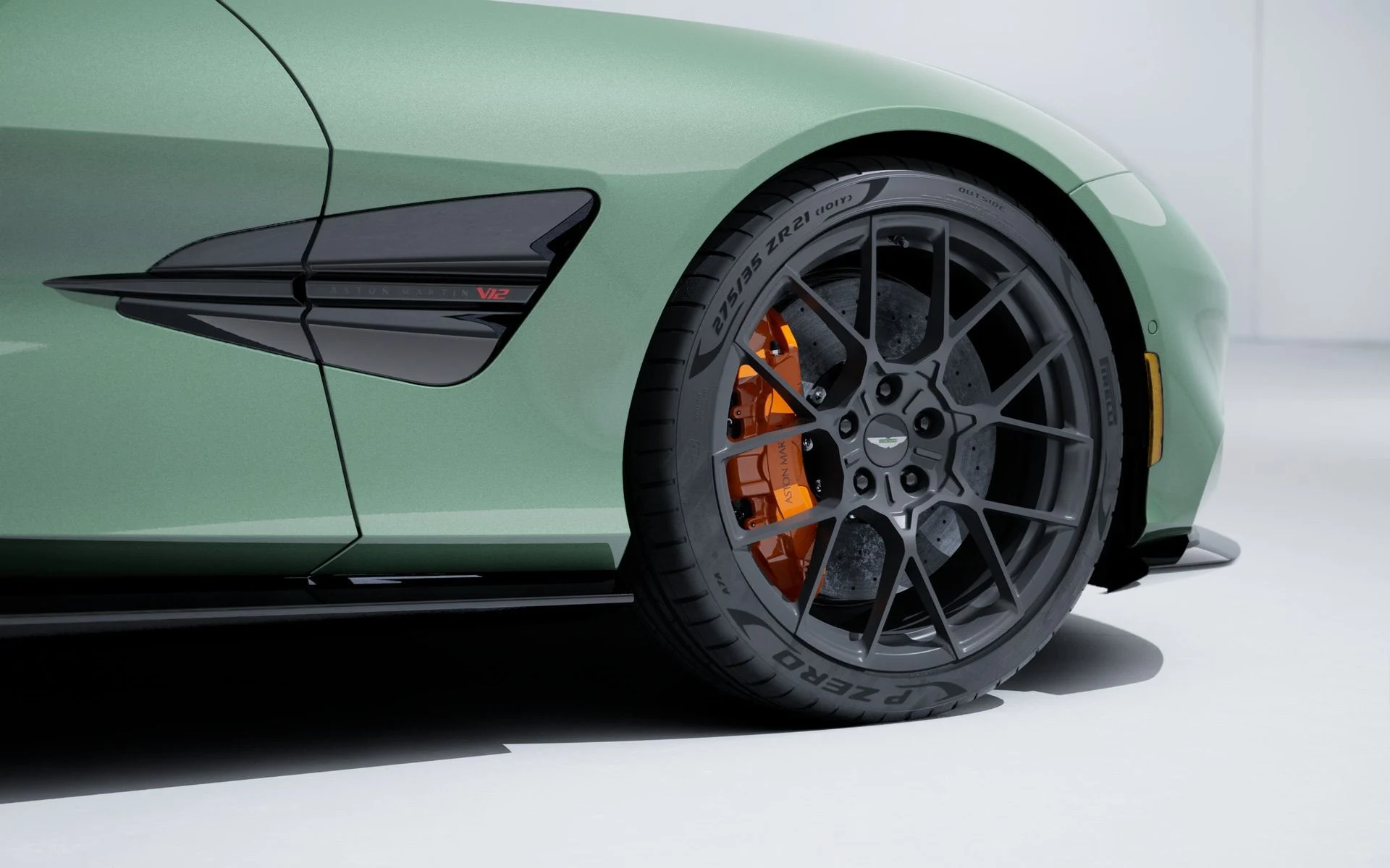 mph010_4117577412_New_2026_Aston_Martin_Vanquish_Volante_1764460060_da3da80afd