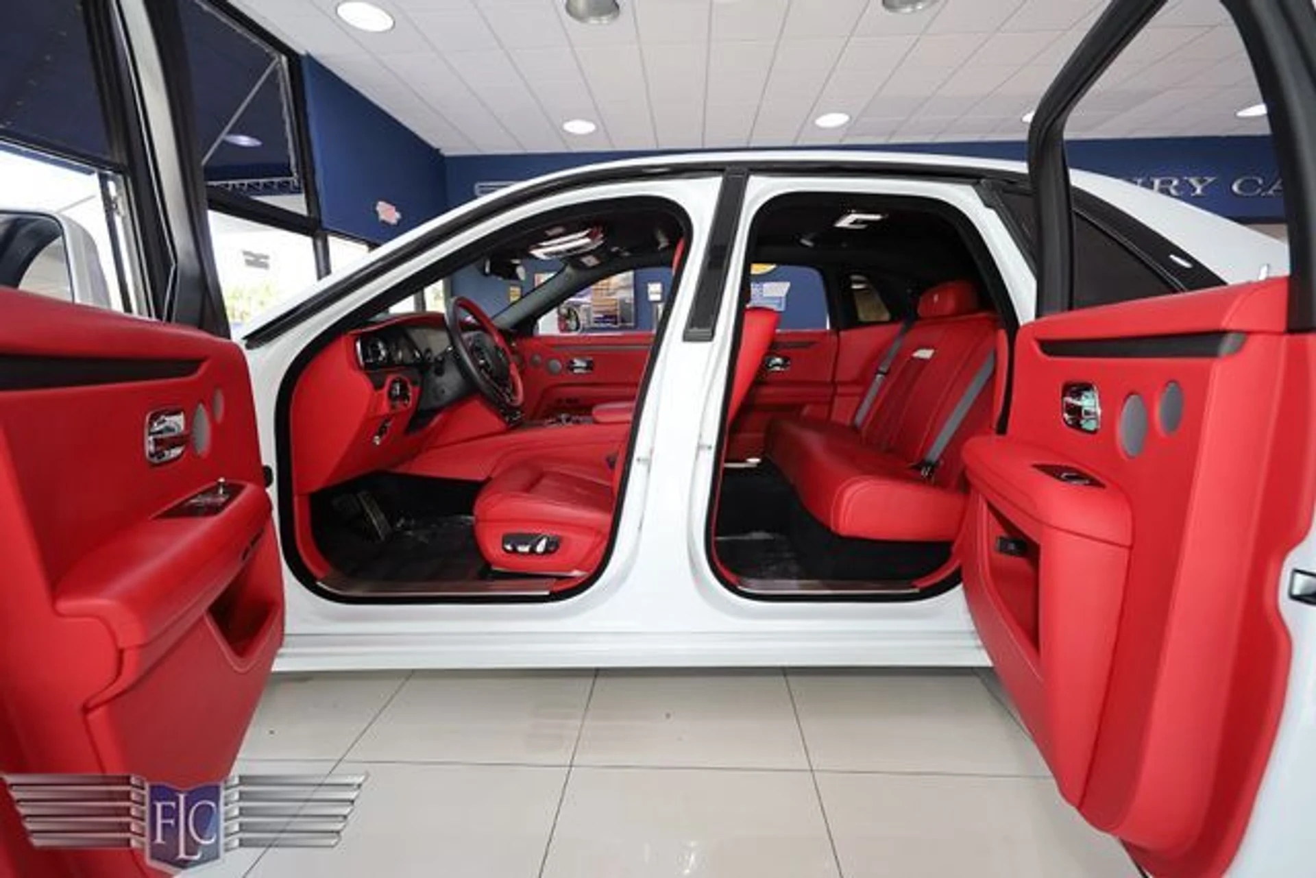 mph010_4123249958_used_2024_rolls_royce_ghost_sedan_6305_23068311_15_640_ed6d514a88