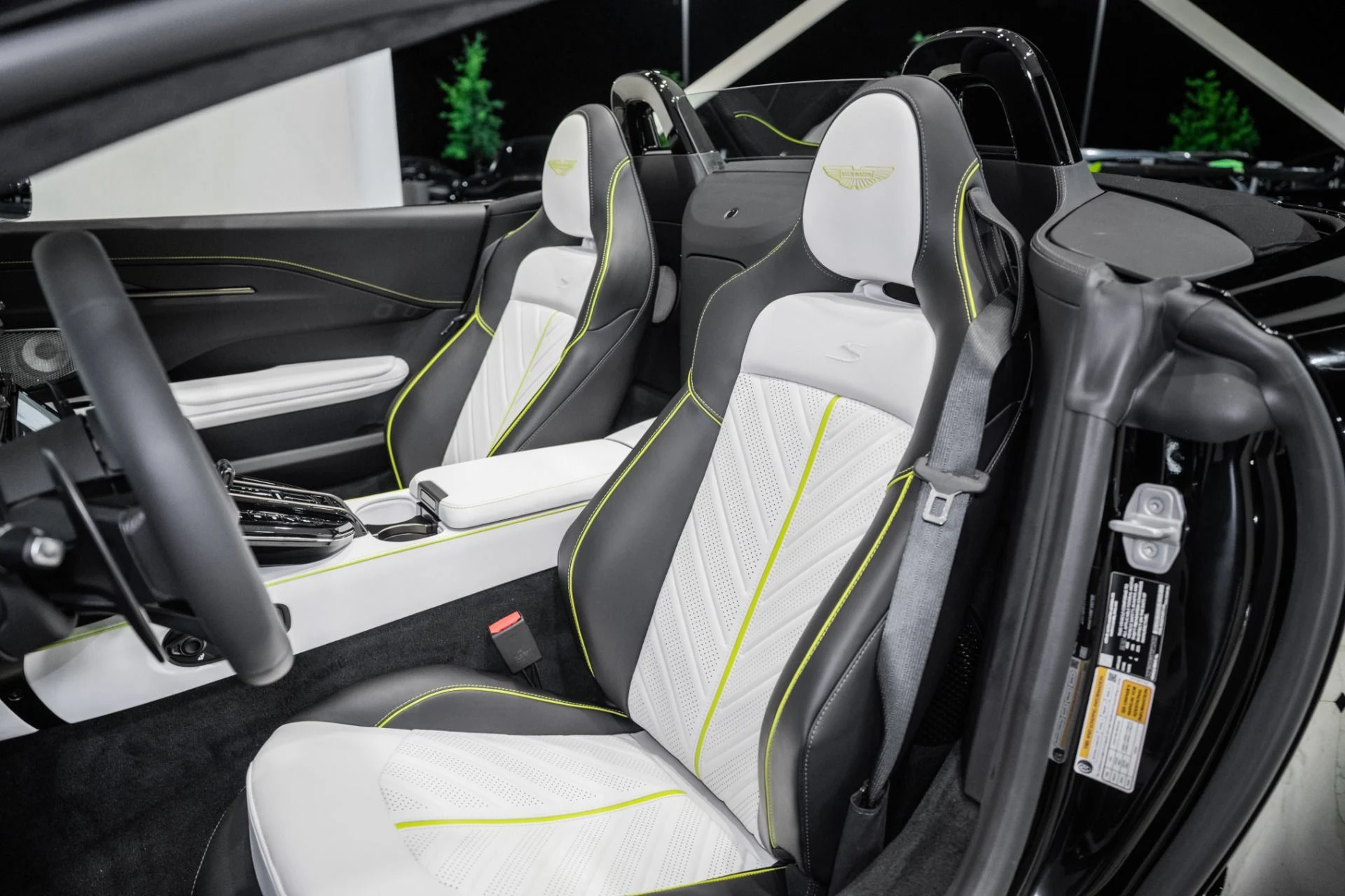 mph010_4124509378_New_2026_Aston_Martin_Vantage_S_Roadster_1780941042_098dc5d584