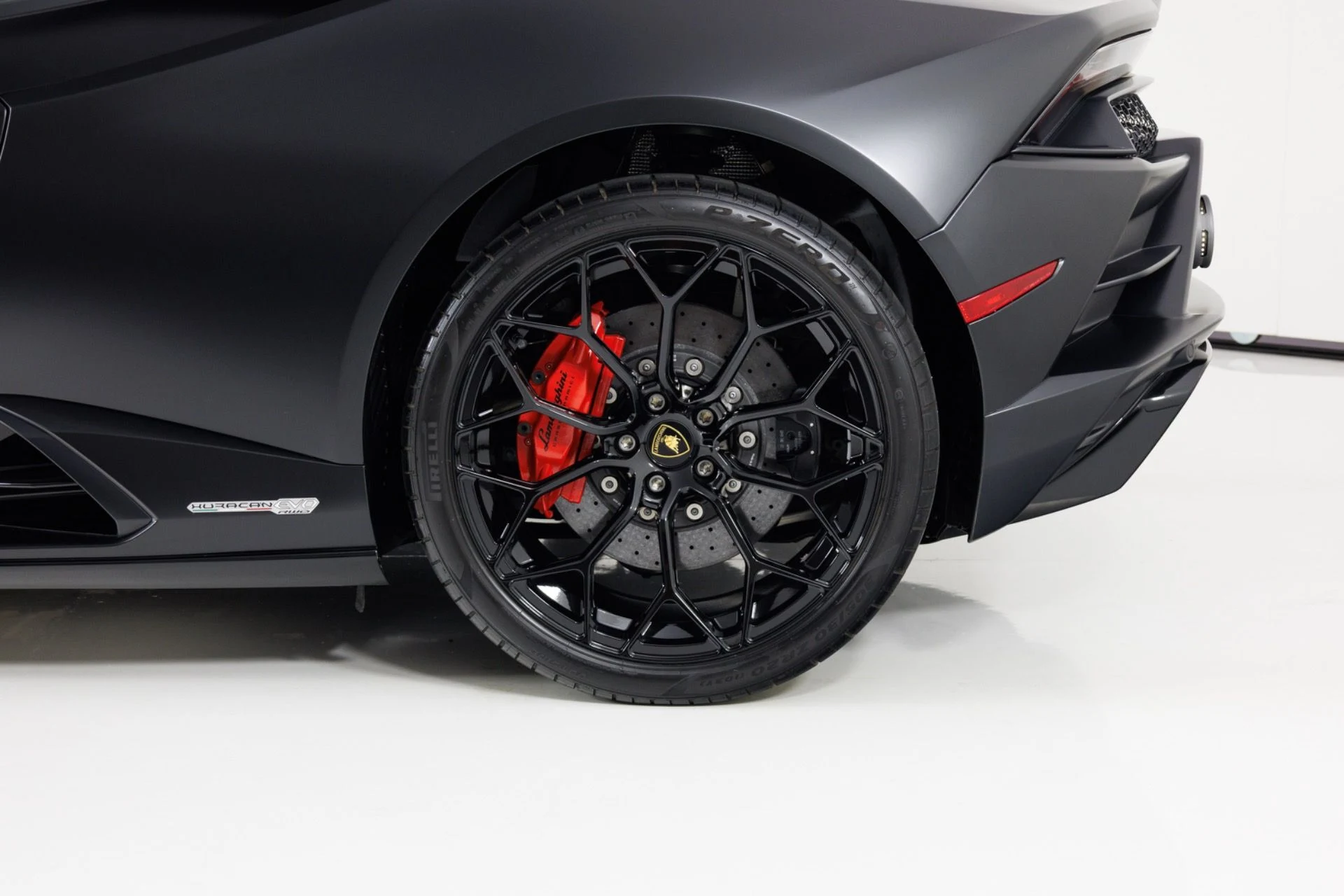 mph010_4132300276_Used_2023_Lamborghini_Huracan_EVO_1790005616_905d6da420