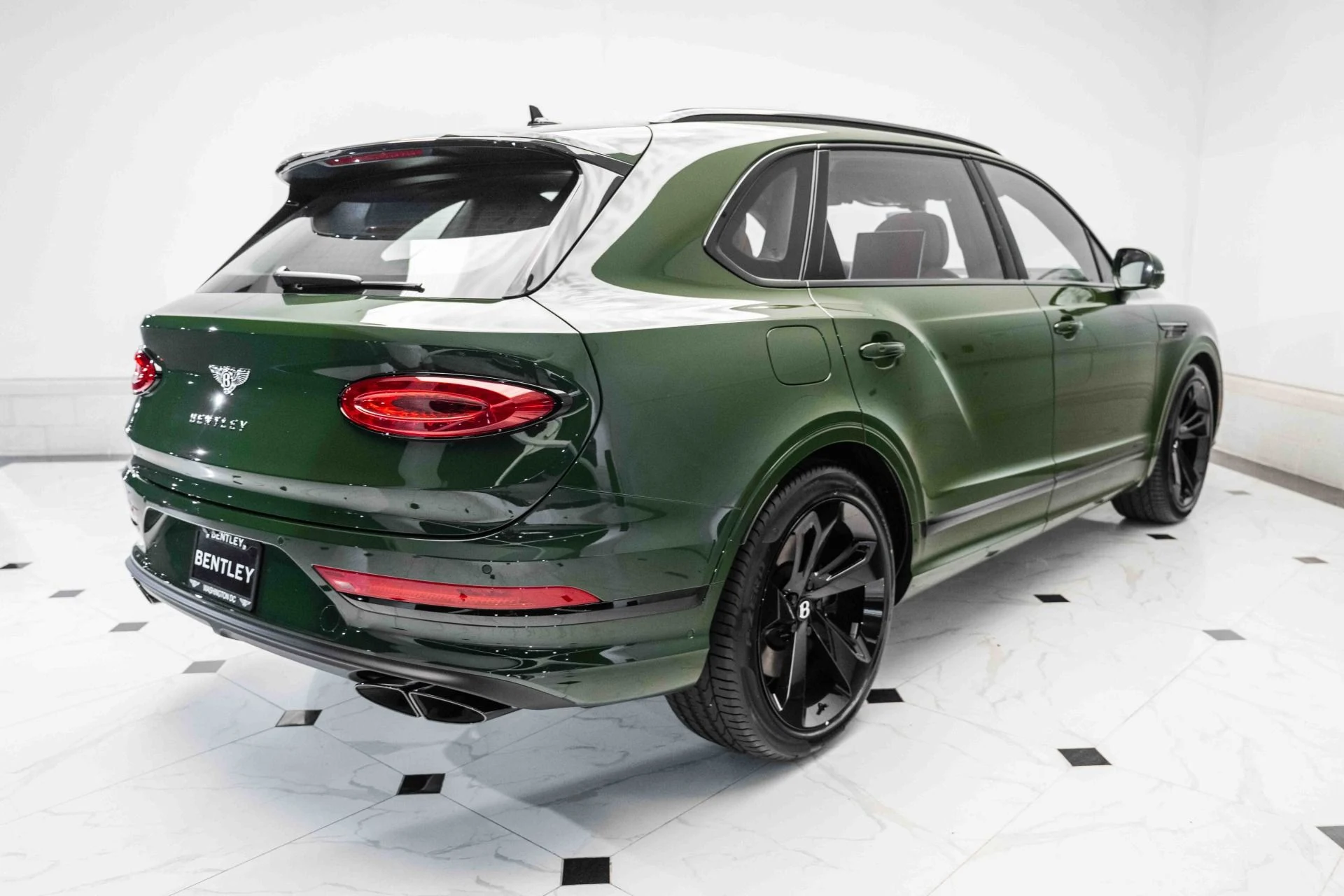 mph010_4135788759_Used_2024_Bentley_Bentayga_EWB_Azure_V8_1718899287_7f5992746e