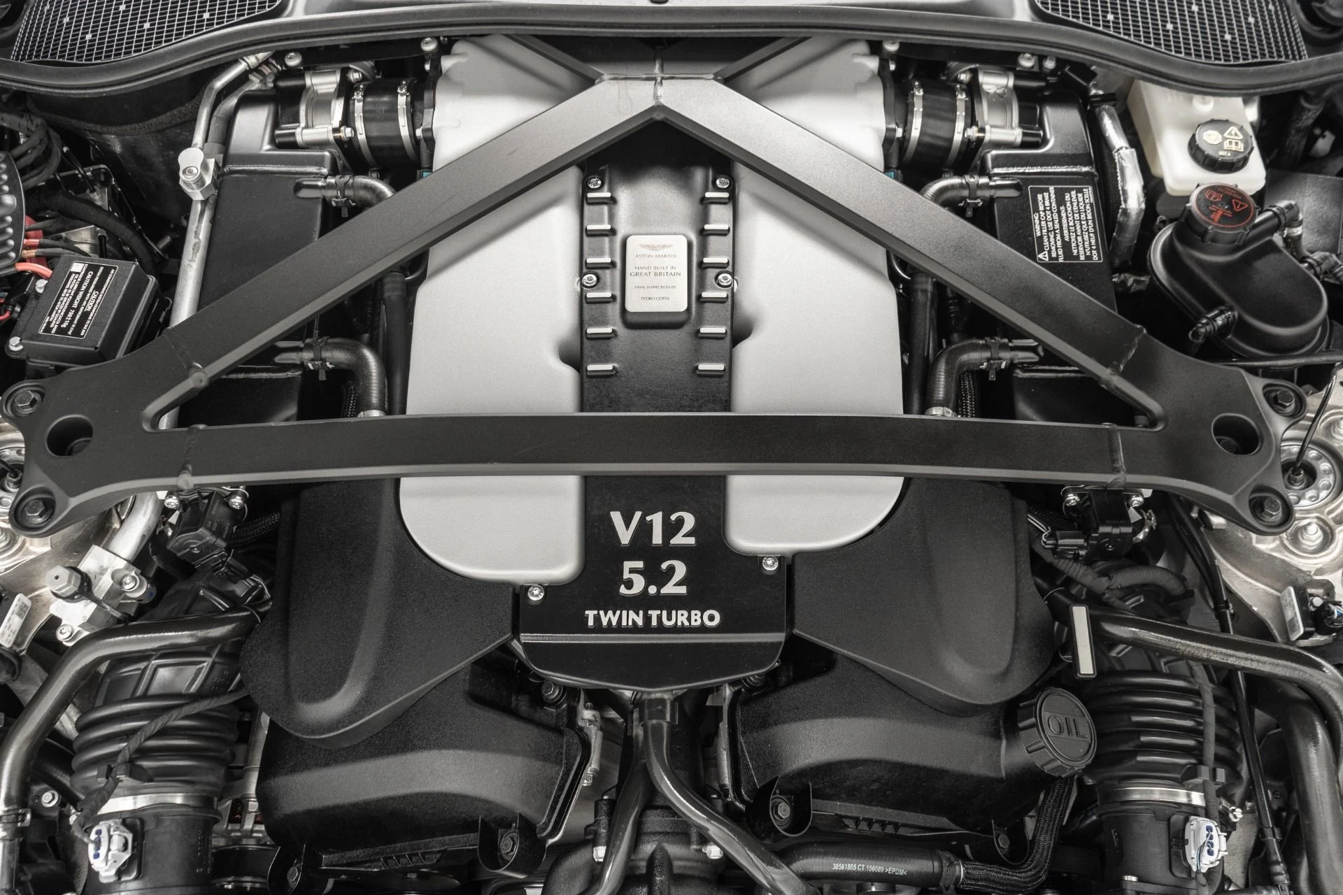 mph010_4137167387_Used_2023_Aston_Martin_Vantage_V12_1749134664_d6c1326347