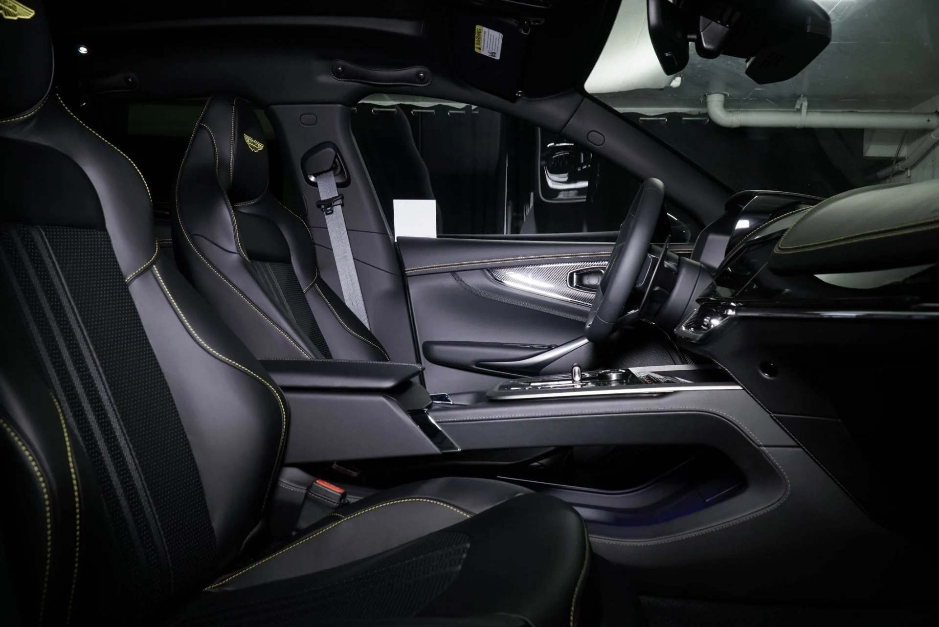 mph010_415471302_New_2026_Aston_Martin_DBX_707_1765560873_501c7a0f72