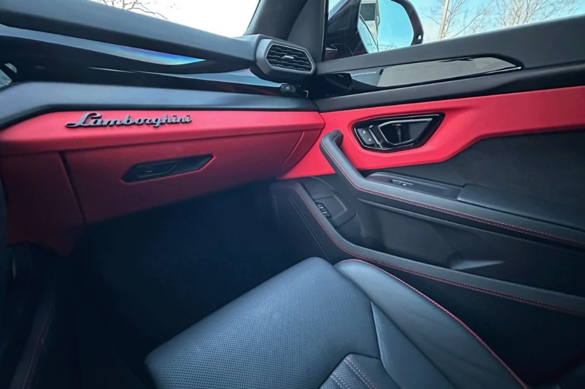 mph010_4163125958_Used_2024_Lamborghini_Urus_S_1766489691_35ced8f6d7