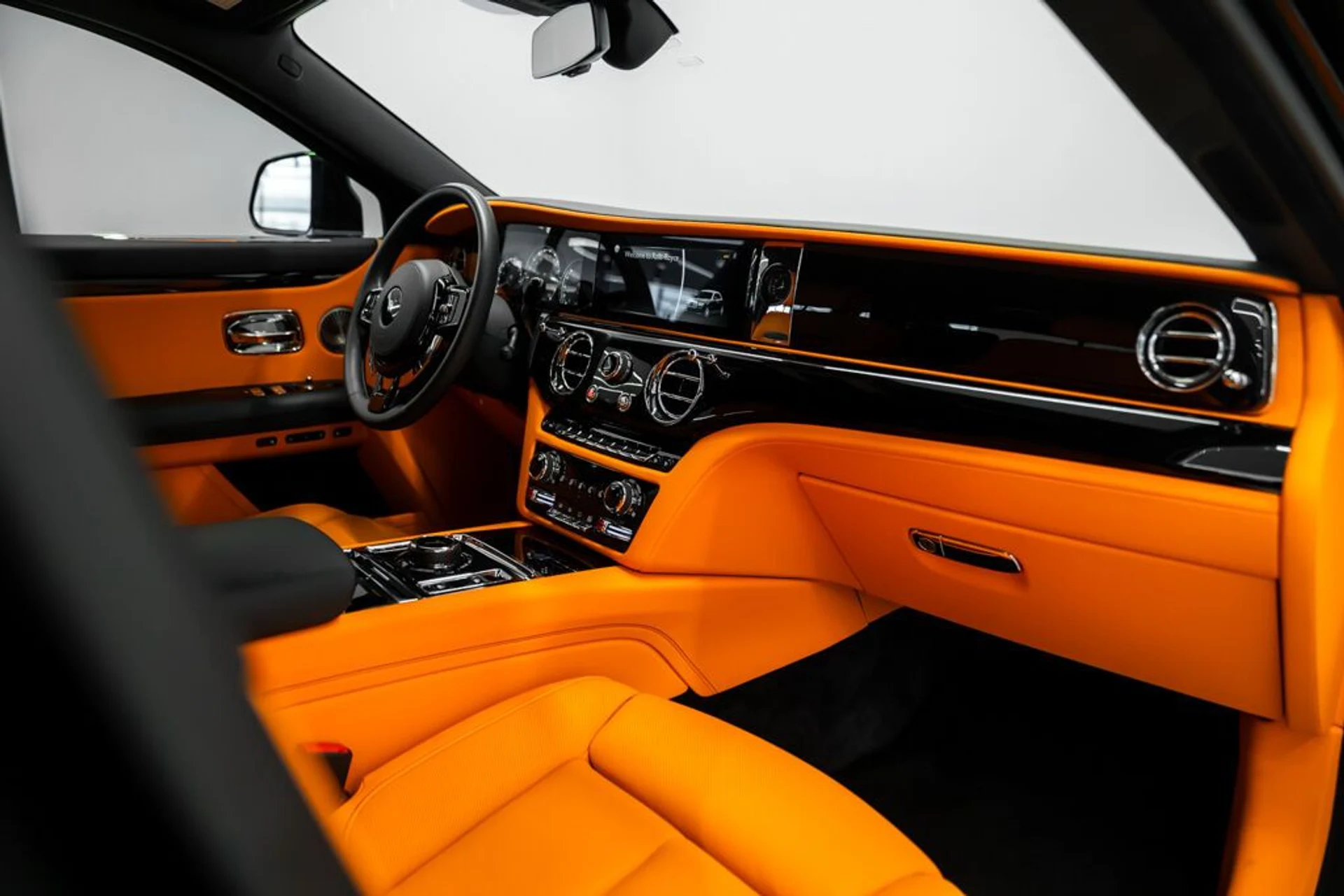 mph010_4169764306_rolls_royce_ghost_2021_jpg_v_1754355020_00d52f0421