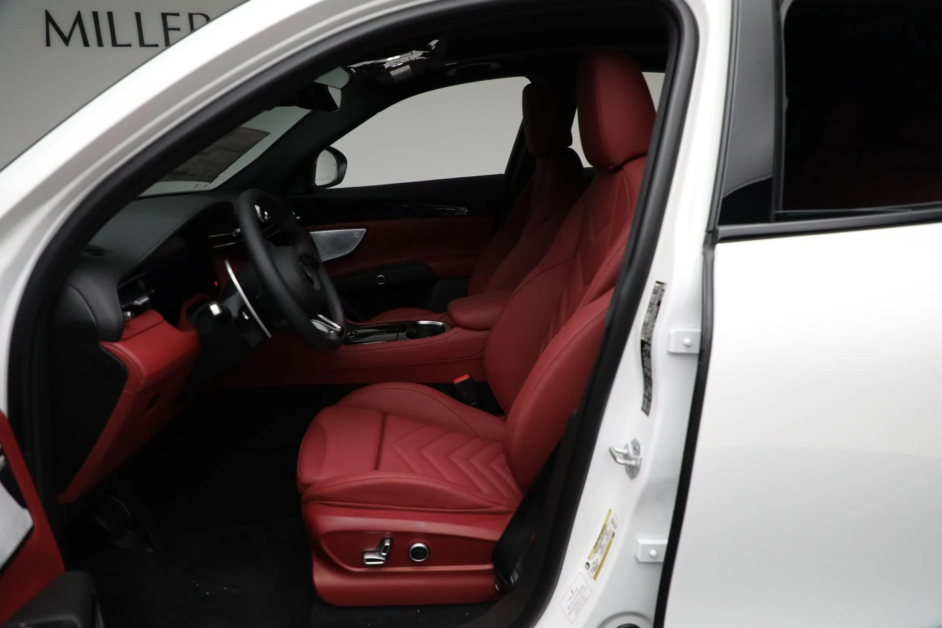 mph010_4175113851_New_2025_Maserati_Grecale_Modena_fc7b611dad