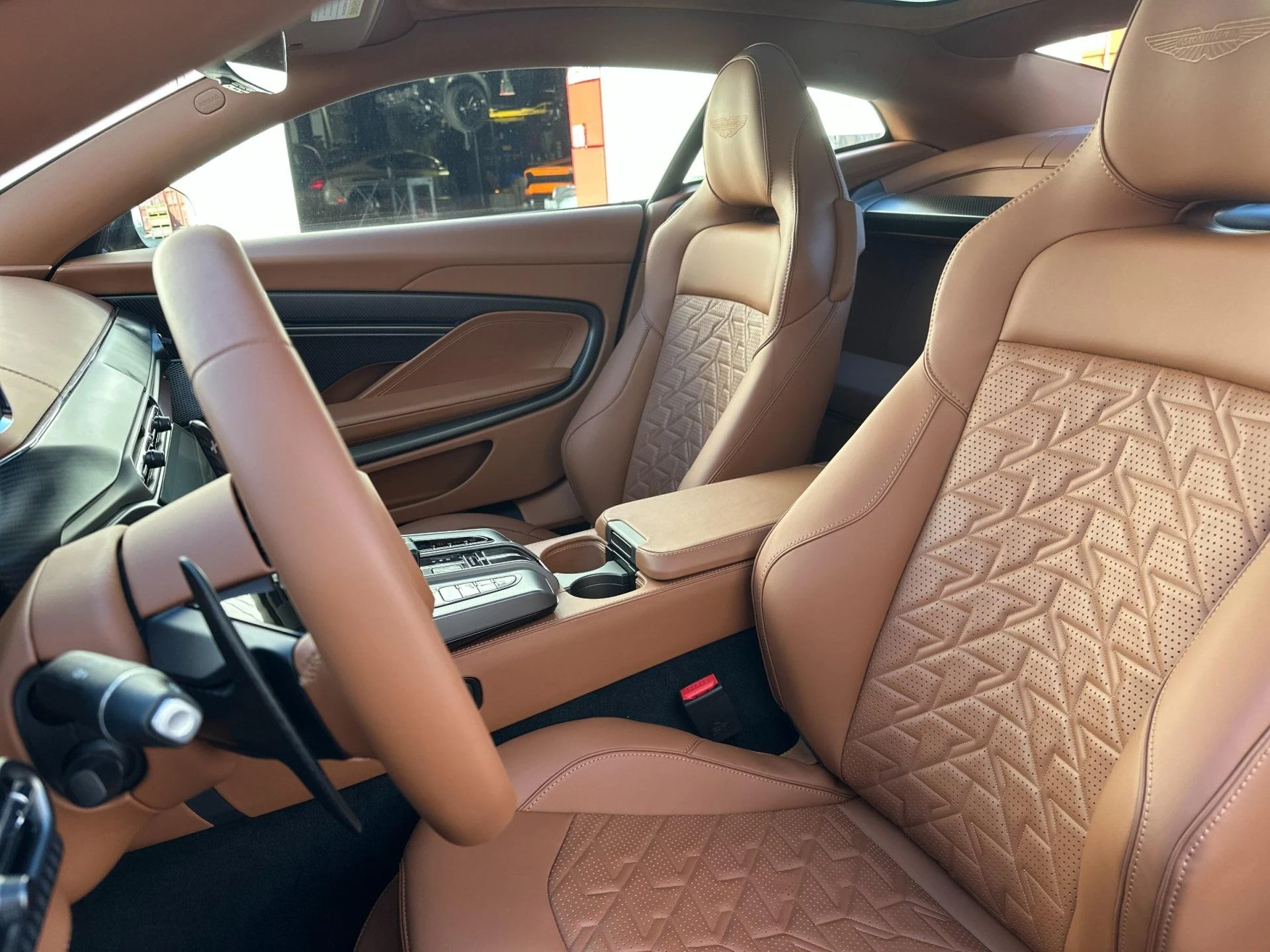 mph010_4192799693_New_2025_Aston_Martin_Vanquish_V12_1761314714_b0f1f46876