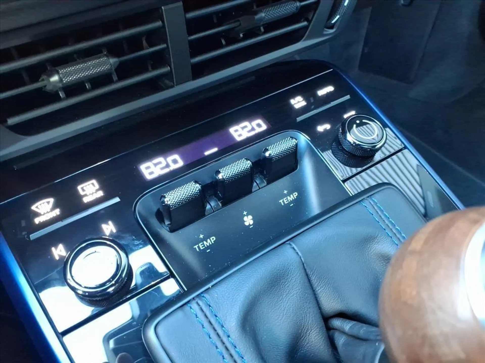 mph010_4198100174_d5529408d29a93dd361fbbe7716102c1_d86541d2d2