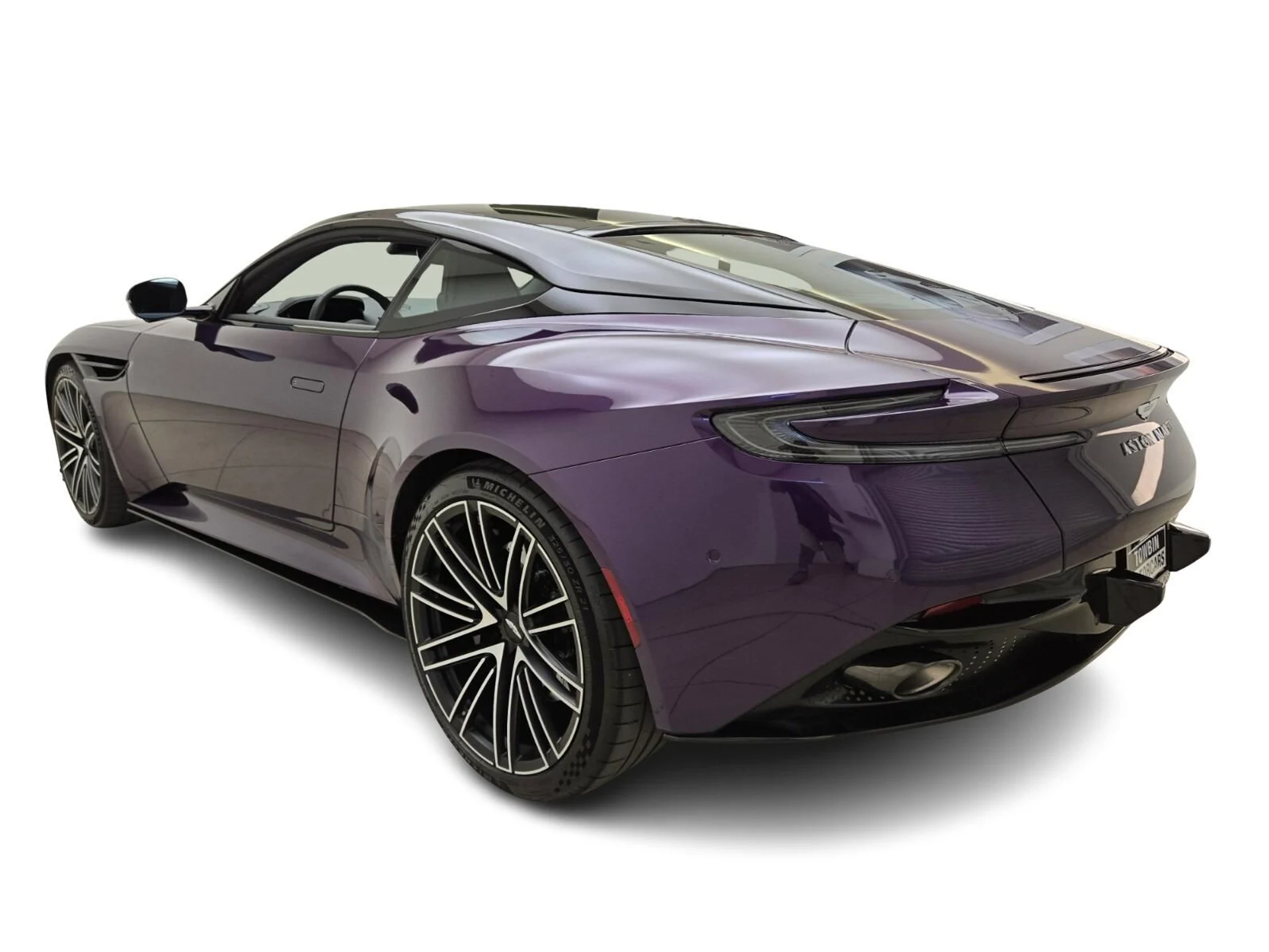 mph010_420444448_Used_2025_Aston_Martin_DB_12_1752731146_cb4b42aacb