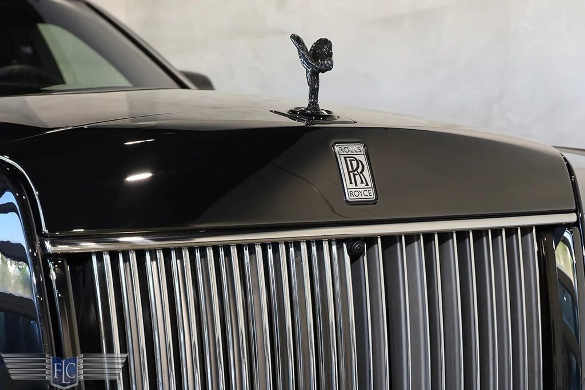 mph010_4206855561_used_2023_rolls_royce_phantom_extendedwheelbasesedan_9689_22919608_11_1024_75f37b7707