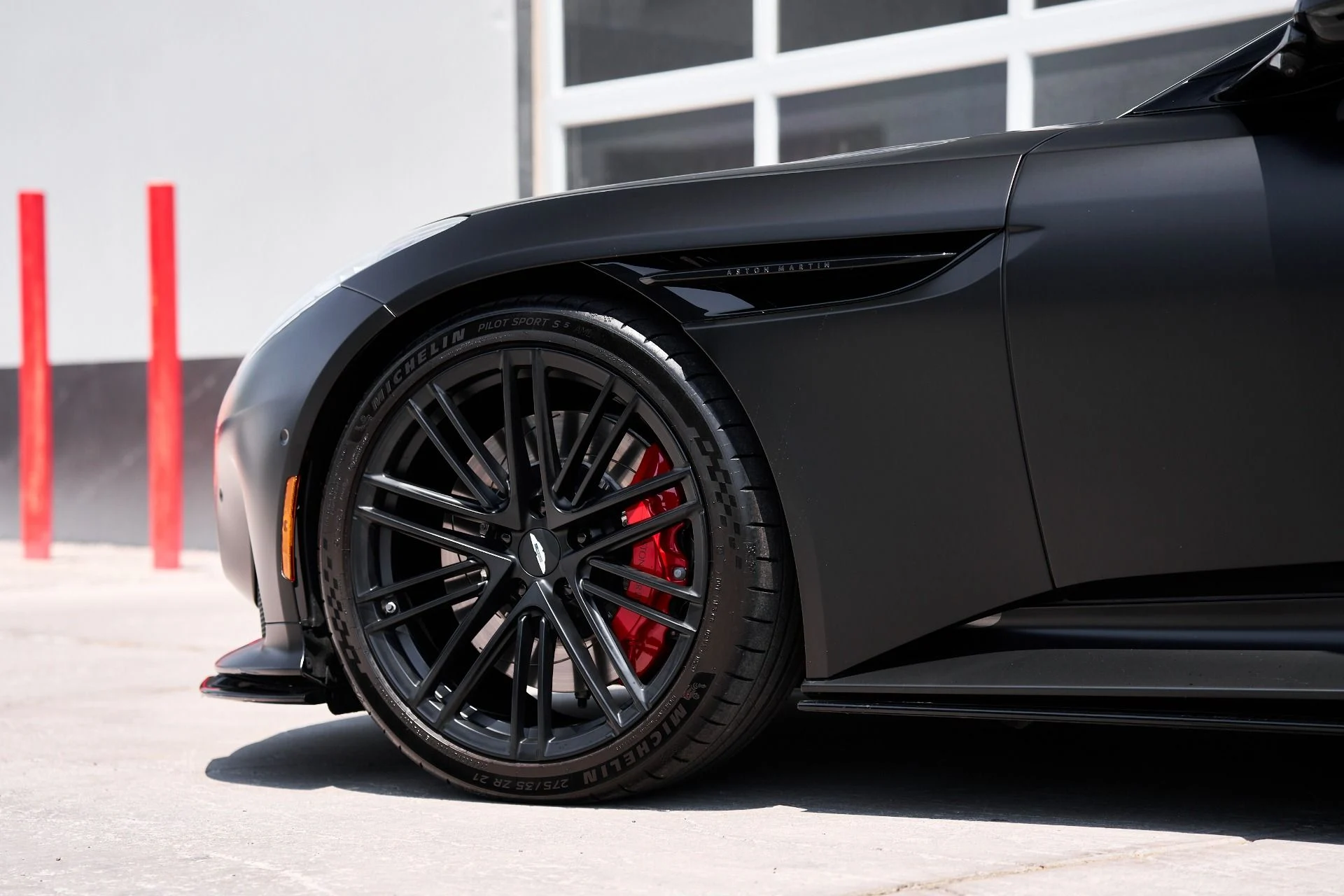 mph010_4217674954_Used_2024_Aston_Martin_DB_12_1752612779_1f0611e219