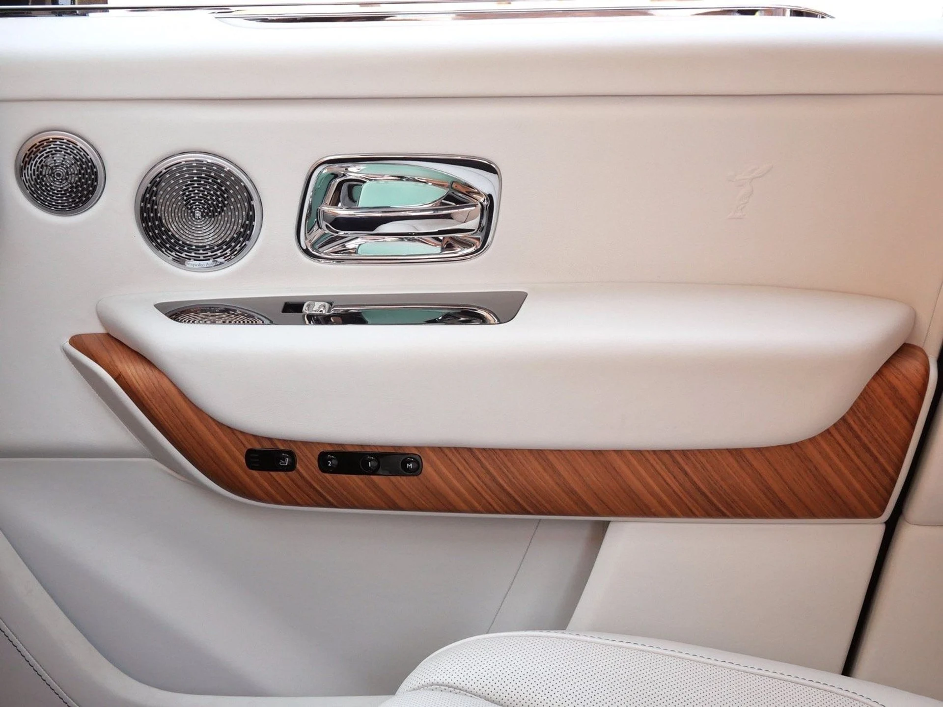 mph010_4229868634_8393d4c1b56f0b819b9c2c2f5554828cx_787942eb61