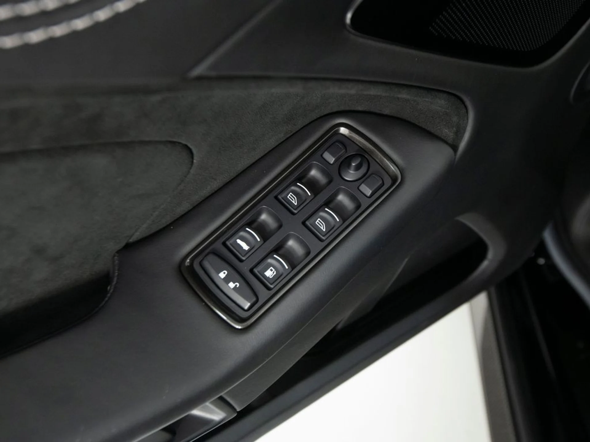 mph010_4230898127_557ea12eb09203f489e91cbe5876d148x_893888ab04