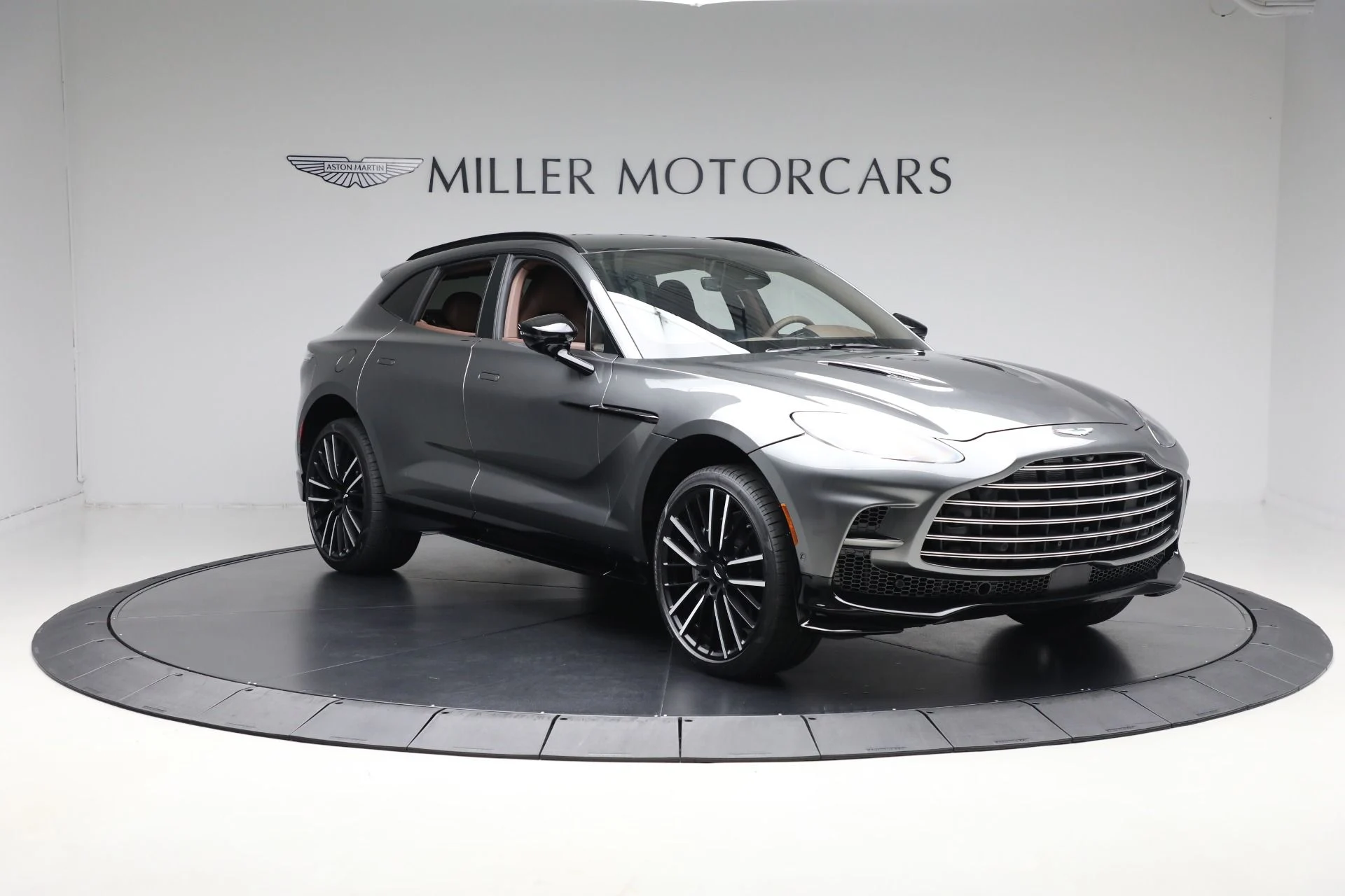 mph010_4232488223_New_2025_Aston_Martin_DBX_707_e971f51e8d