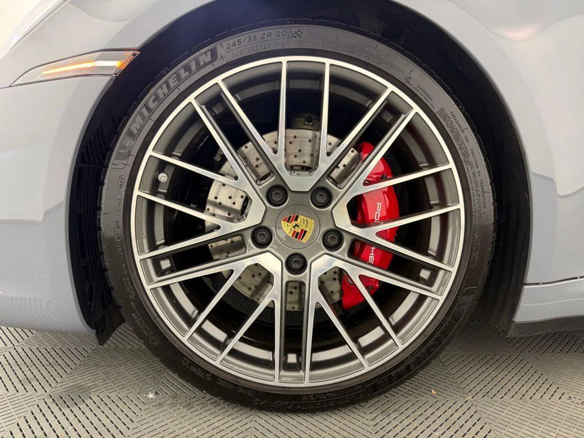 mph010_4236099453_5_S_cg_NF_94_V_15_VKRLVMWLX_8n7_Rw_1cb2247de4