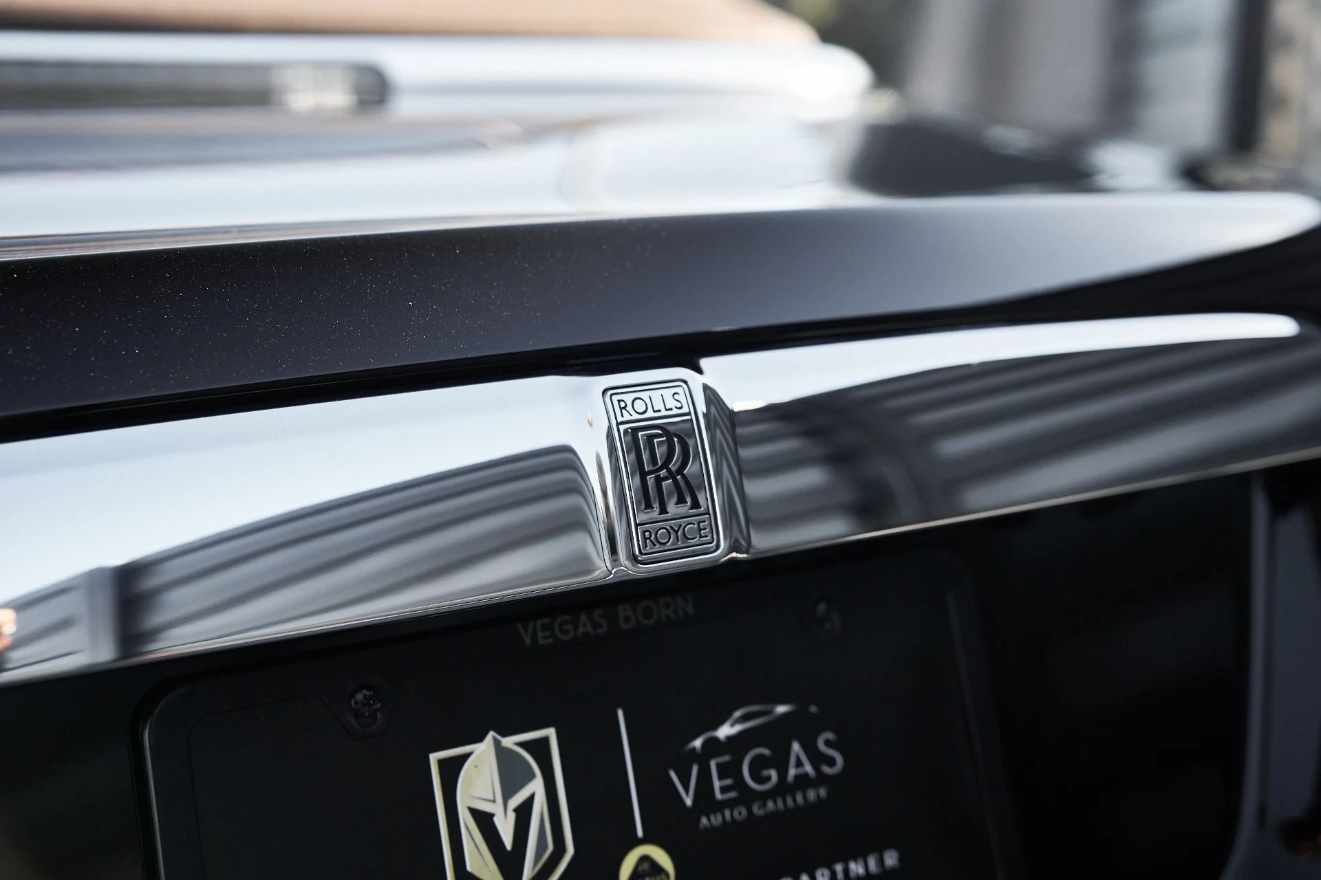mph010_4238441050_Used_2020_Rolls_Royce_Dawn_Base_1762645779_ddad213bbe