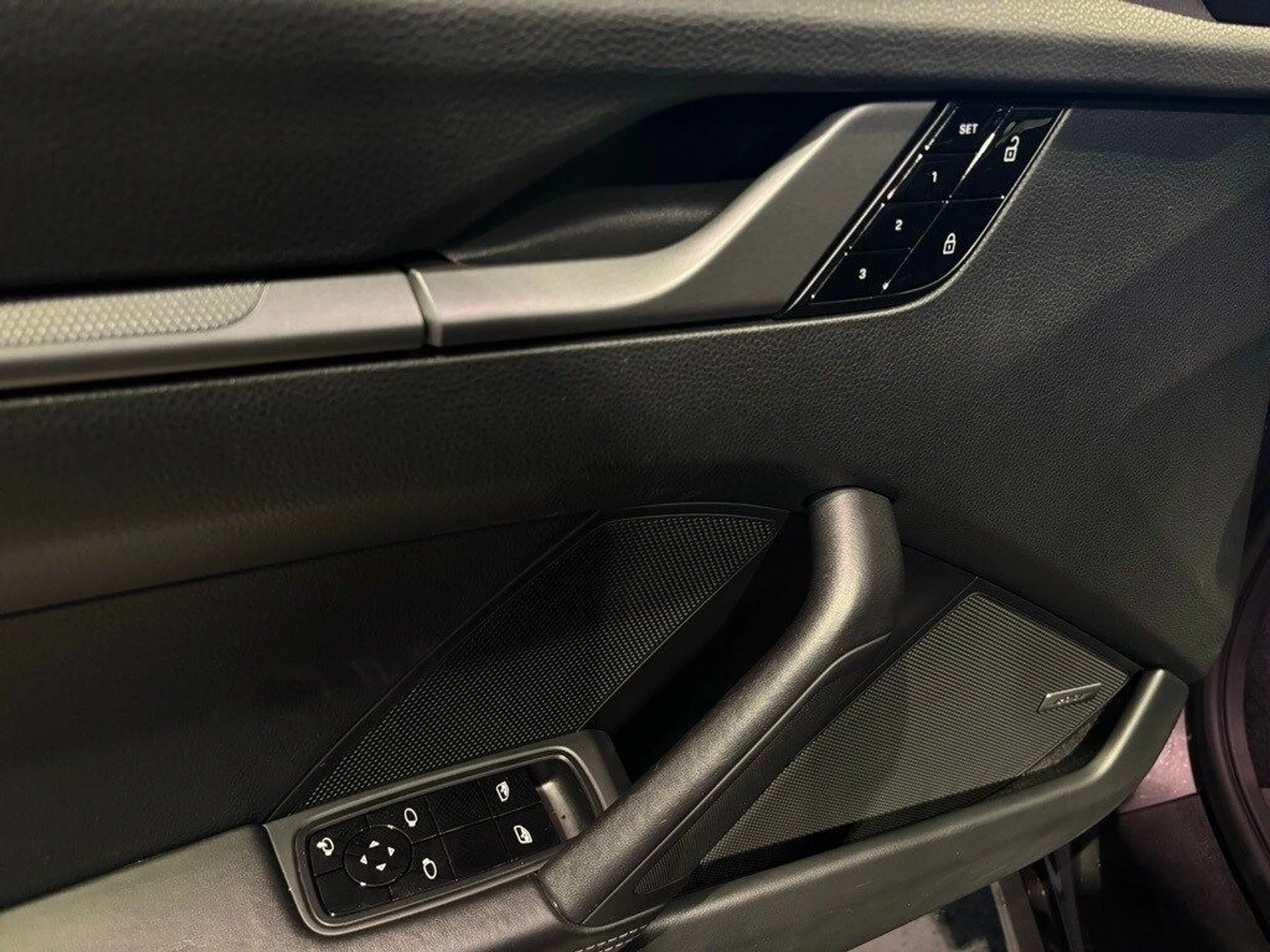 mph010_4242897835_76e18e0f6a7bdc2c37806d7563d89dc1x_a8df1a6194